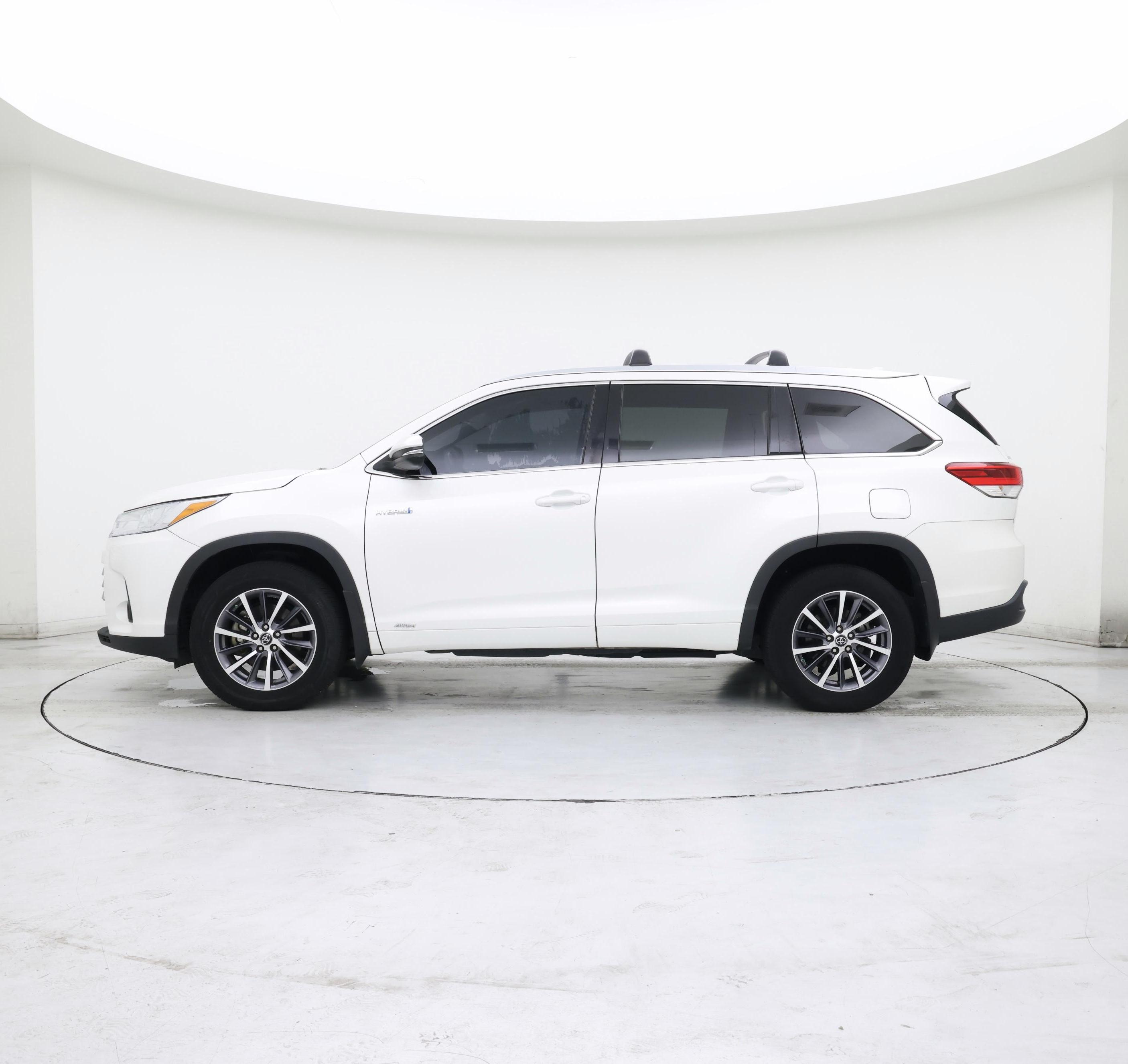 Thumbnail: 2018 Toyota Highlander - 3
