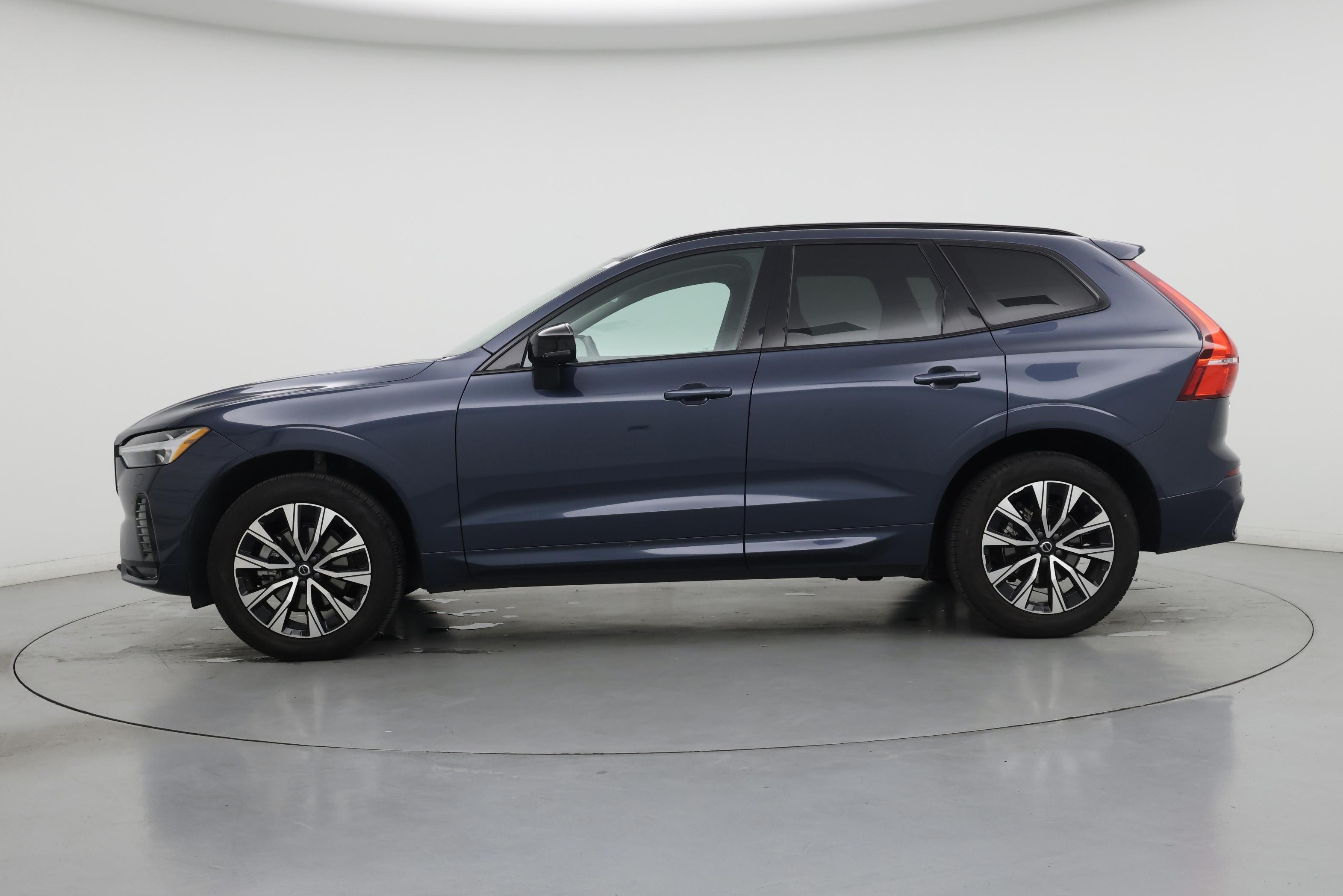 Thumbnail: 2025 Volvo XC60 - 3