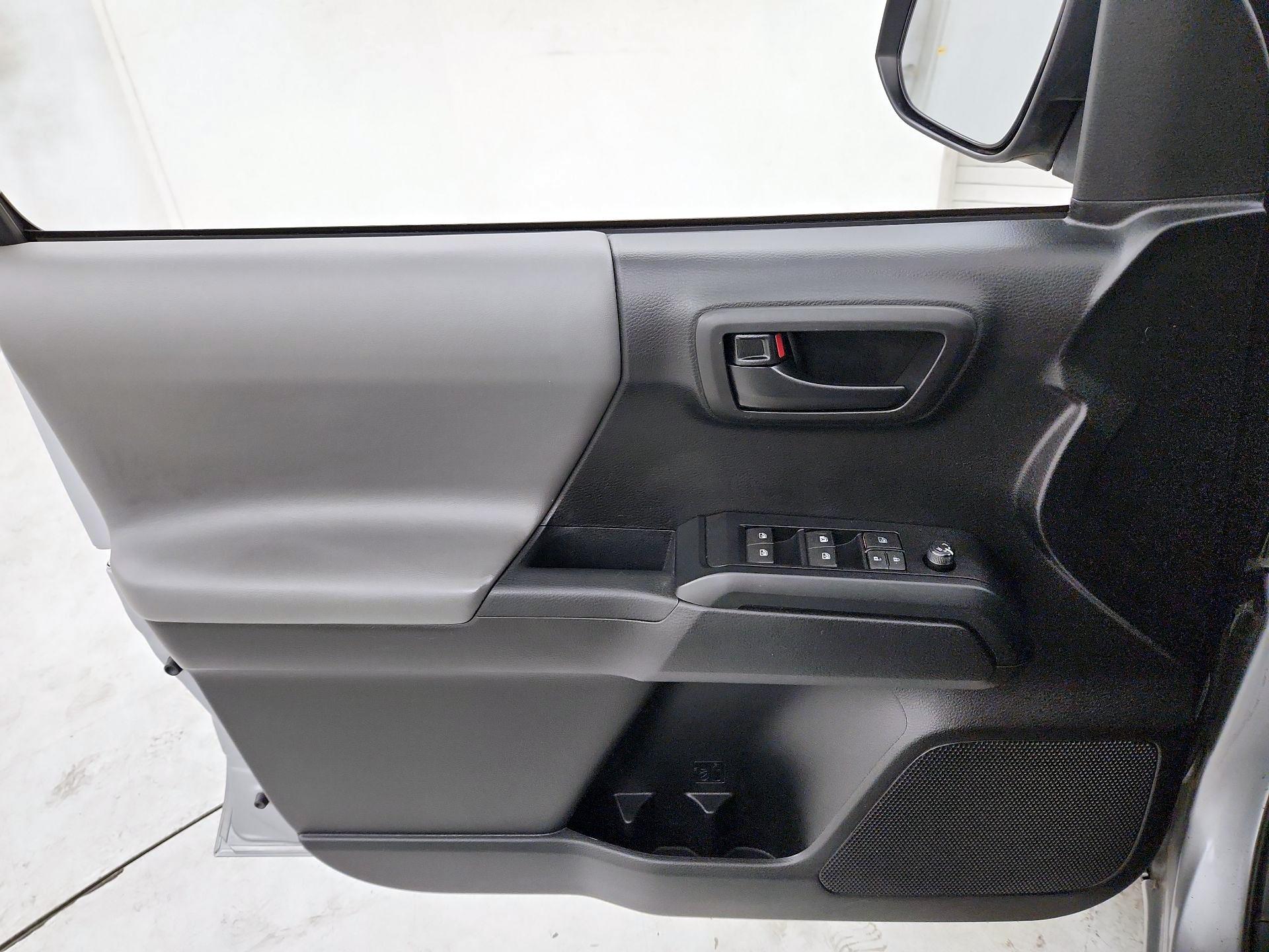 Thumbnail: 2019 Toyota Tacoma - 12
