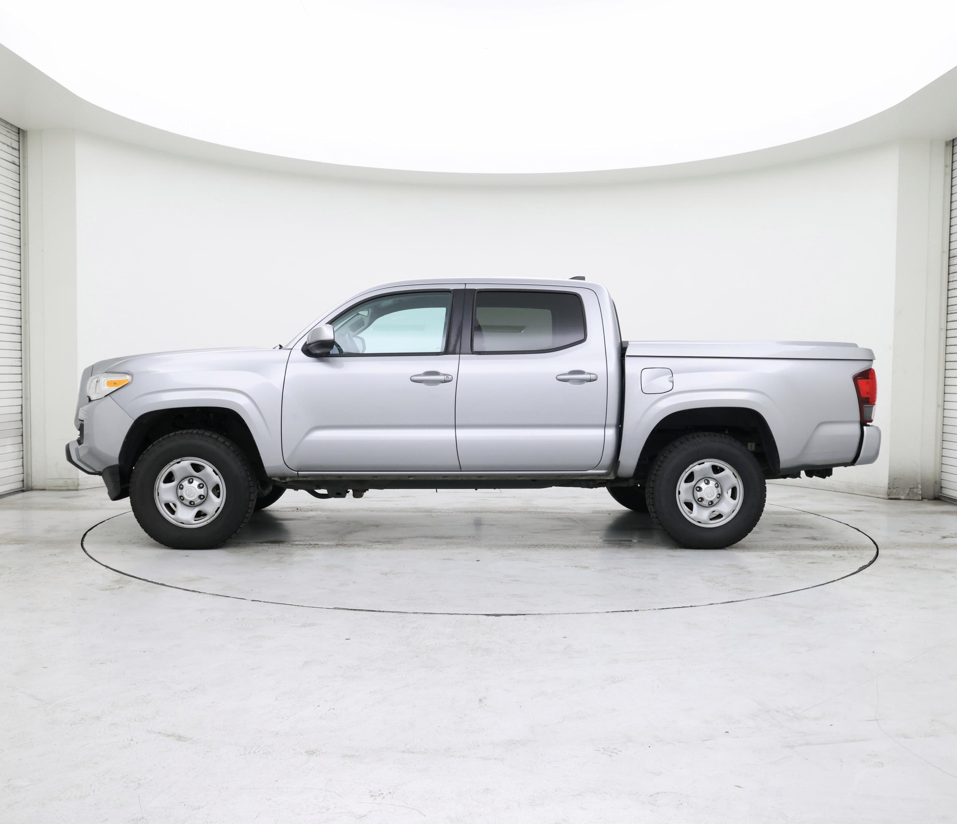 Thumbnail: 2019 Toyota Tacoma - 3