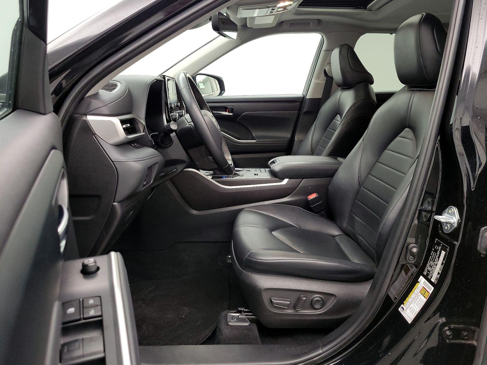 2022 Toyota Highlander XLE - Photo 12