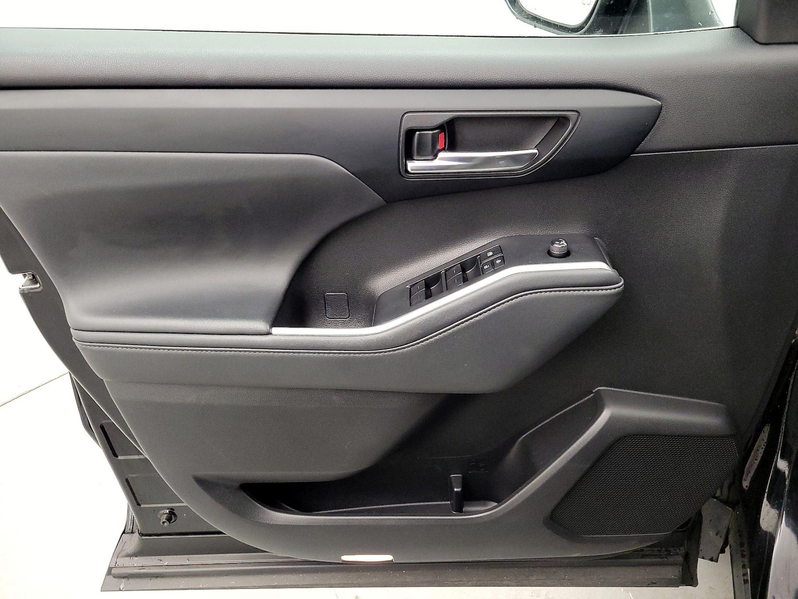 2022 Toyota Highlander XLE - Photo 13