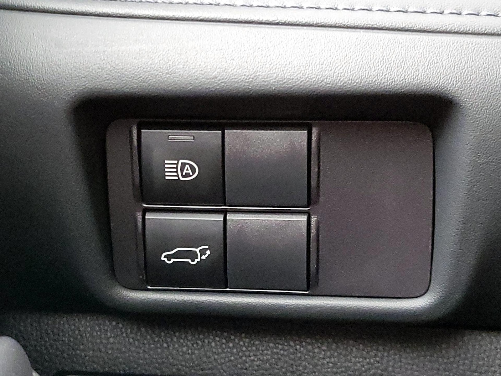 2022 Toyota Highlander XLE - Photo 14