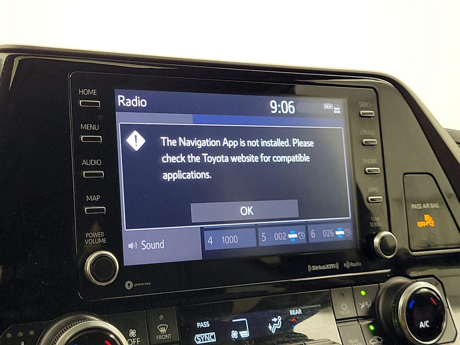 2022 Toyota Highlander XLE - Photo 15