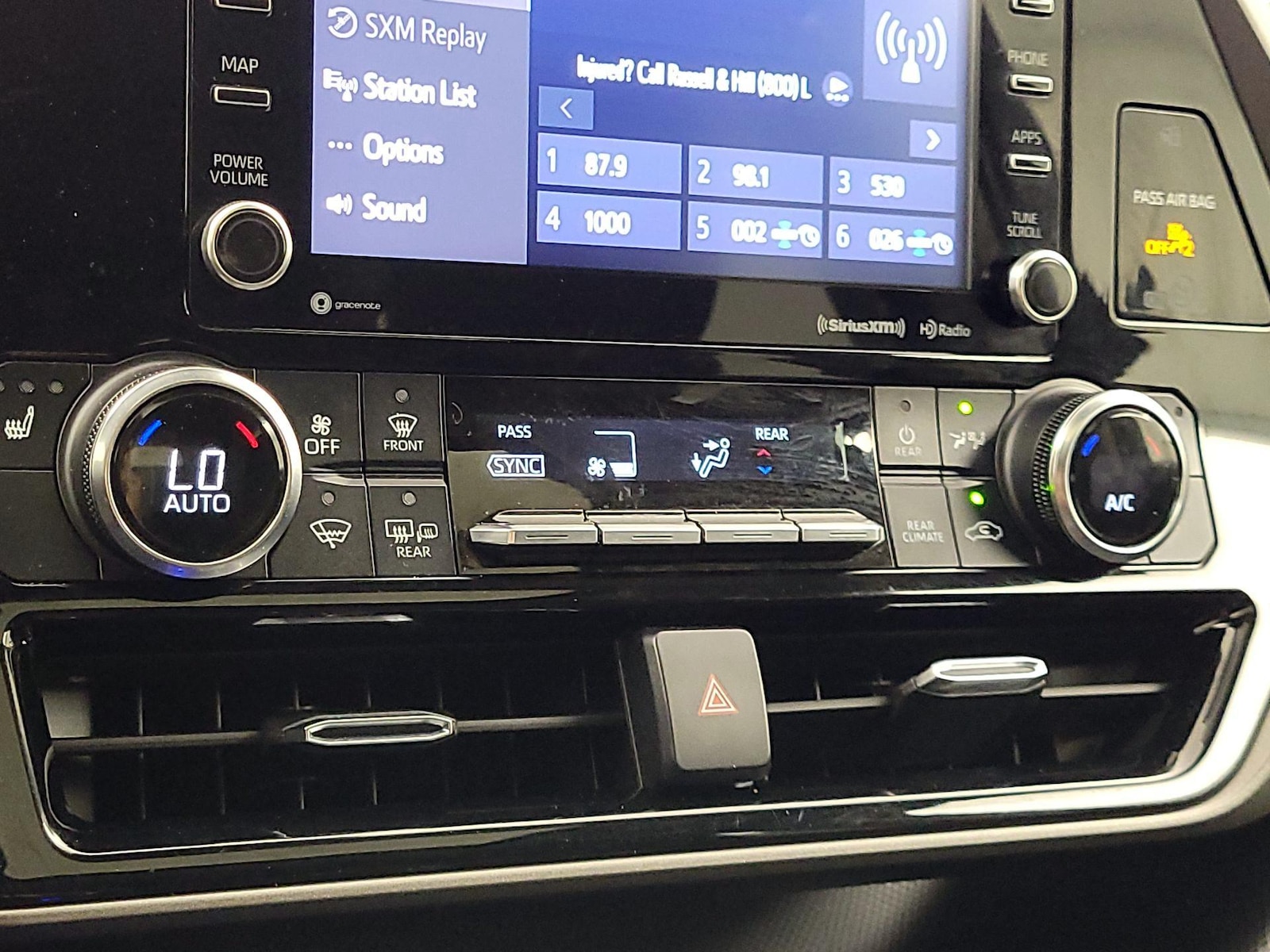 2022 Toyota Highlander XLE - Photo 18