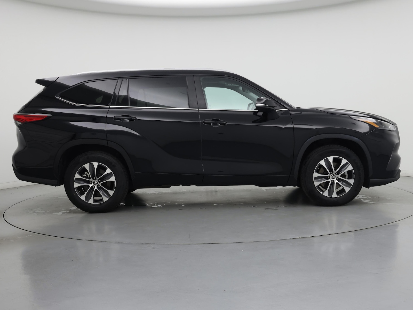 2022 Toyota Highlander XLE - Photo 8