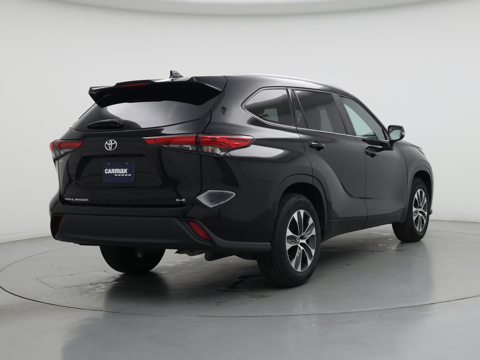 2022 Toyota Highlander XLE - Photo 9