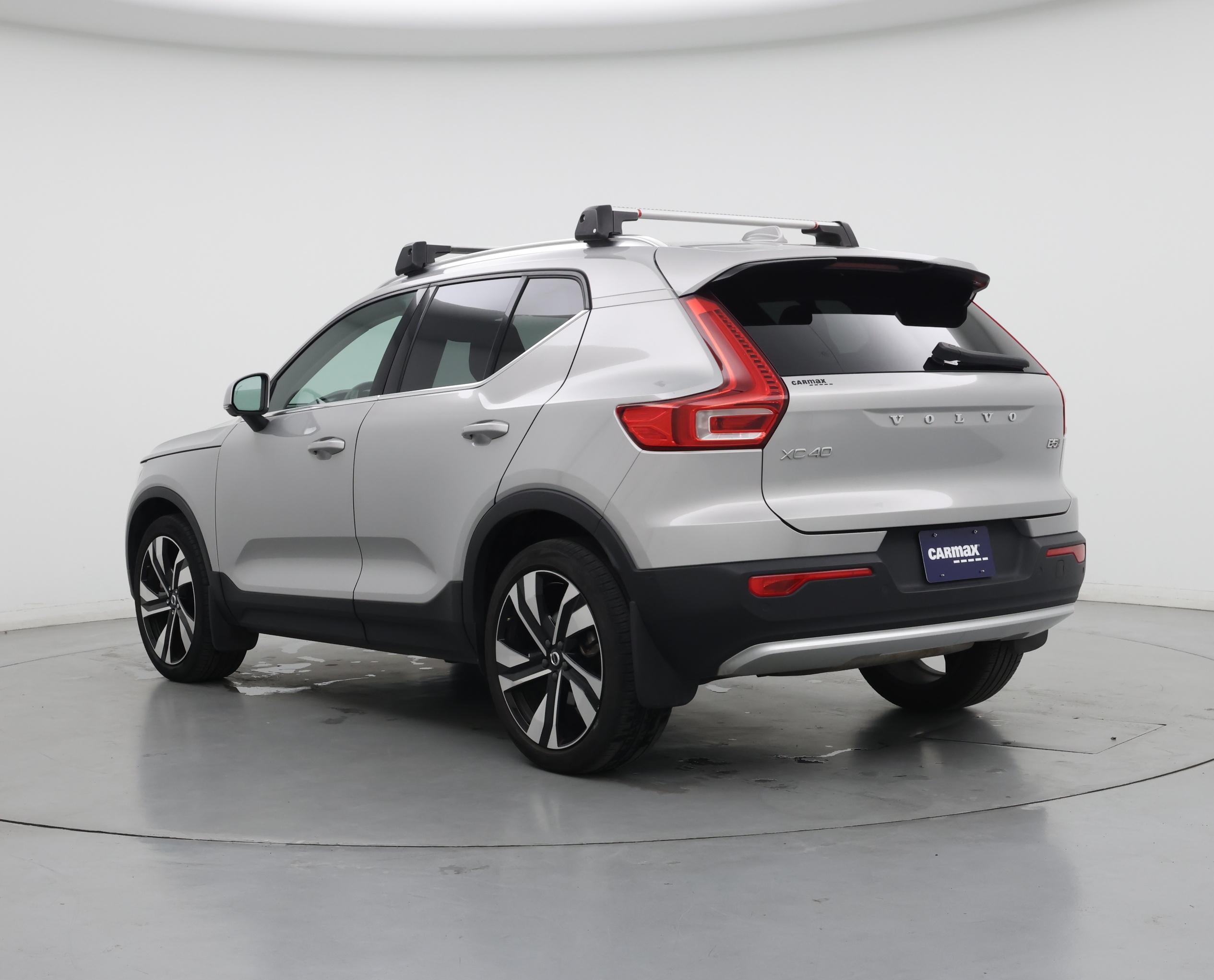 Thumbnail: 2023 Volvo XC40 - 2