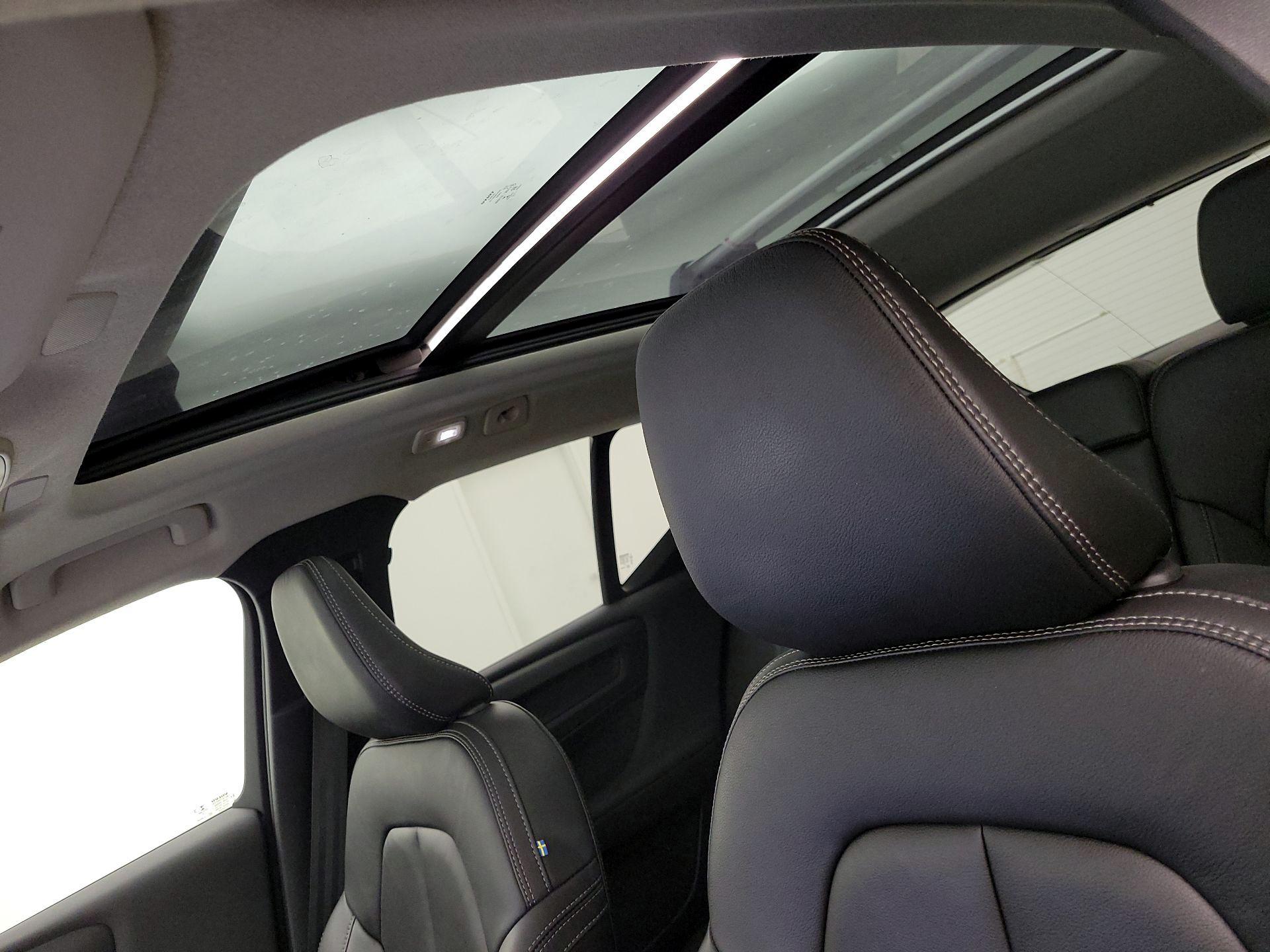 Thumbnail: 2023 Volvo XC40 - 20