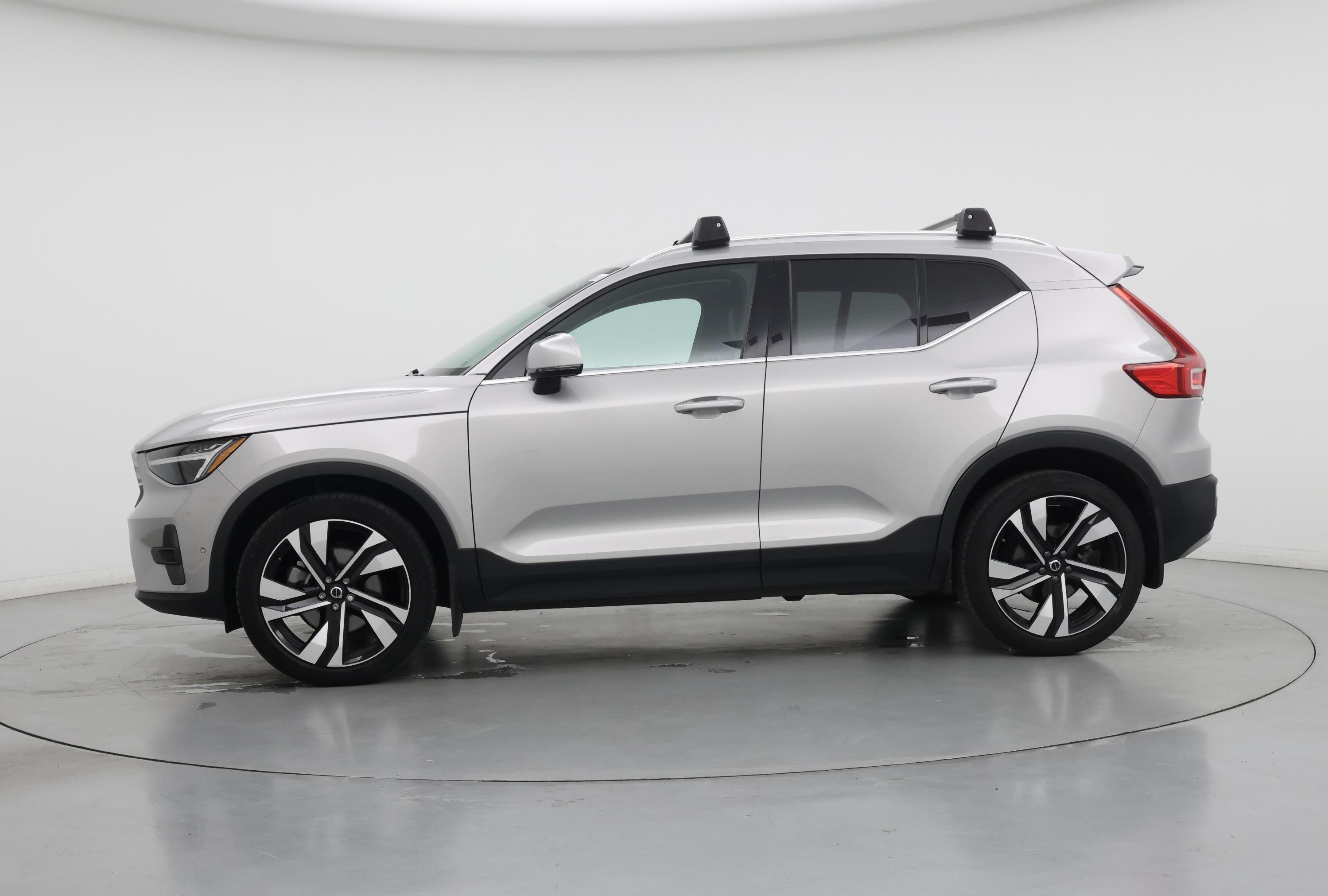 Thumbnail: 2023 Volvo XC40 - 3