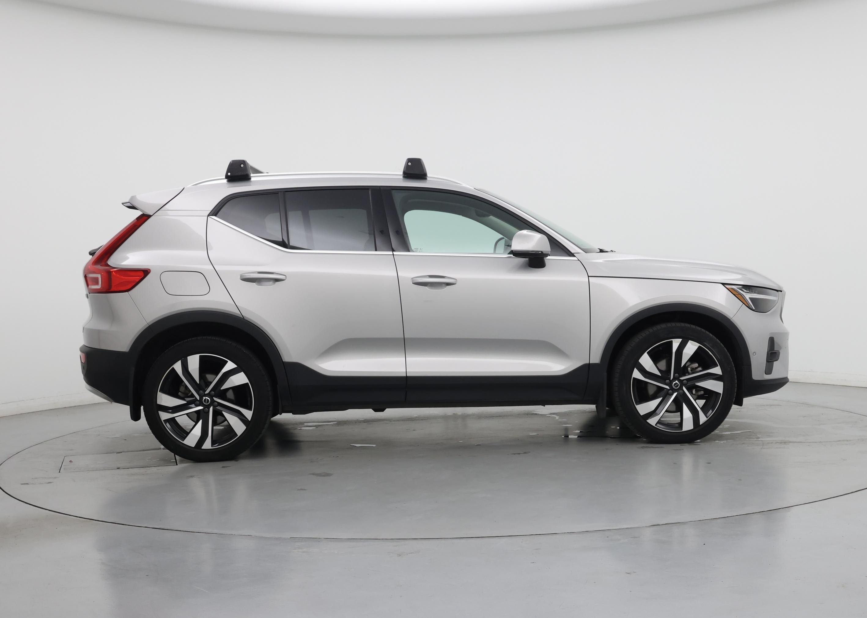 Thumbnail: 2023 Volvo XC40 - 7