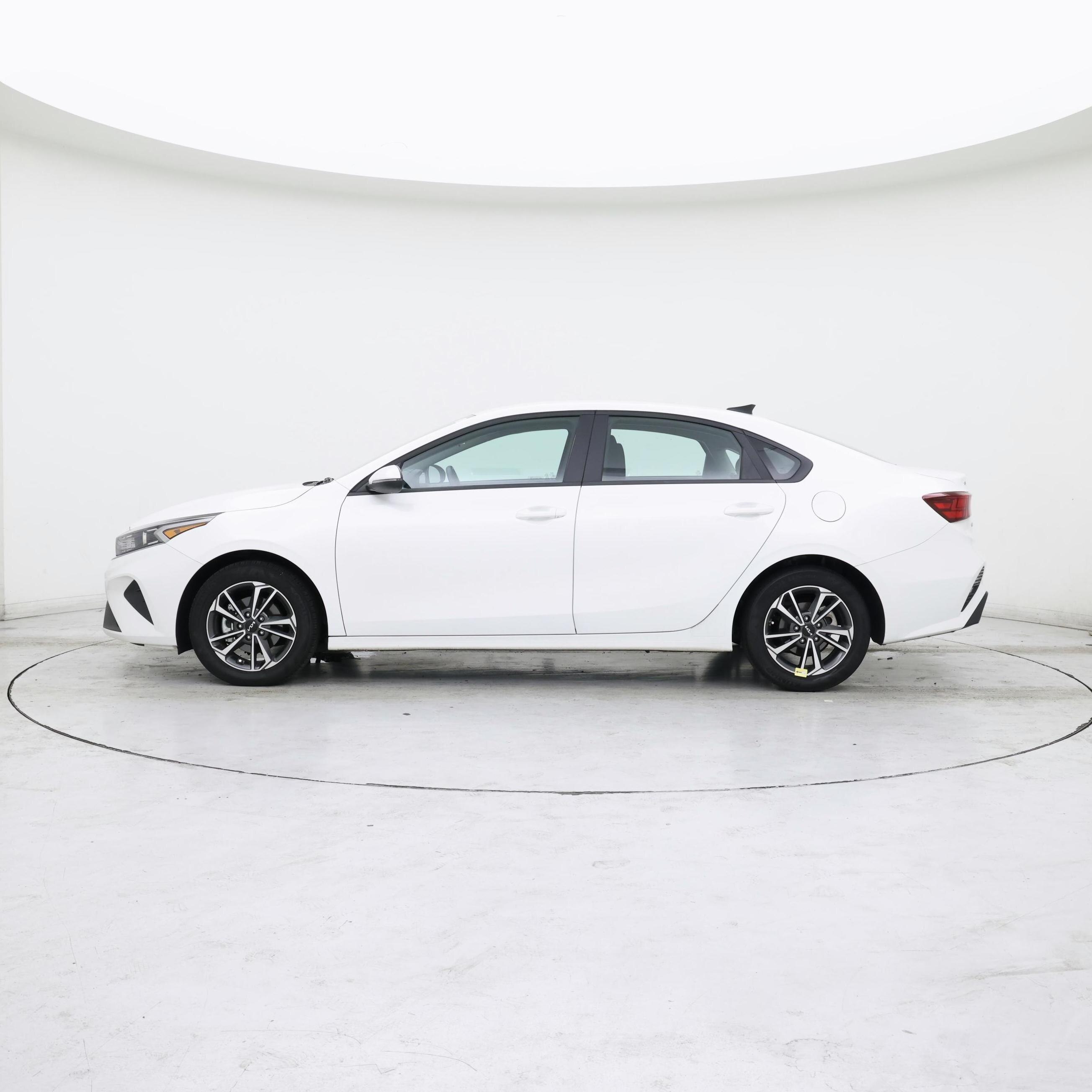 Thumbnail: 2024 Kia Forte - 3