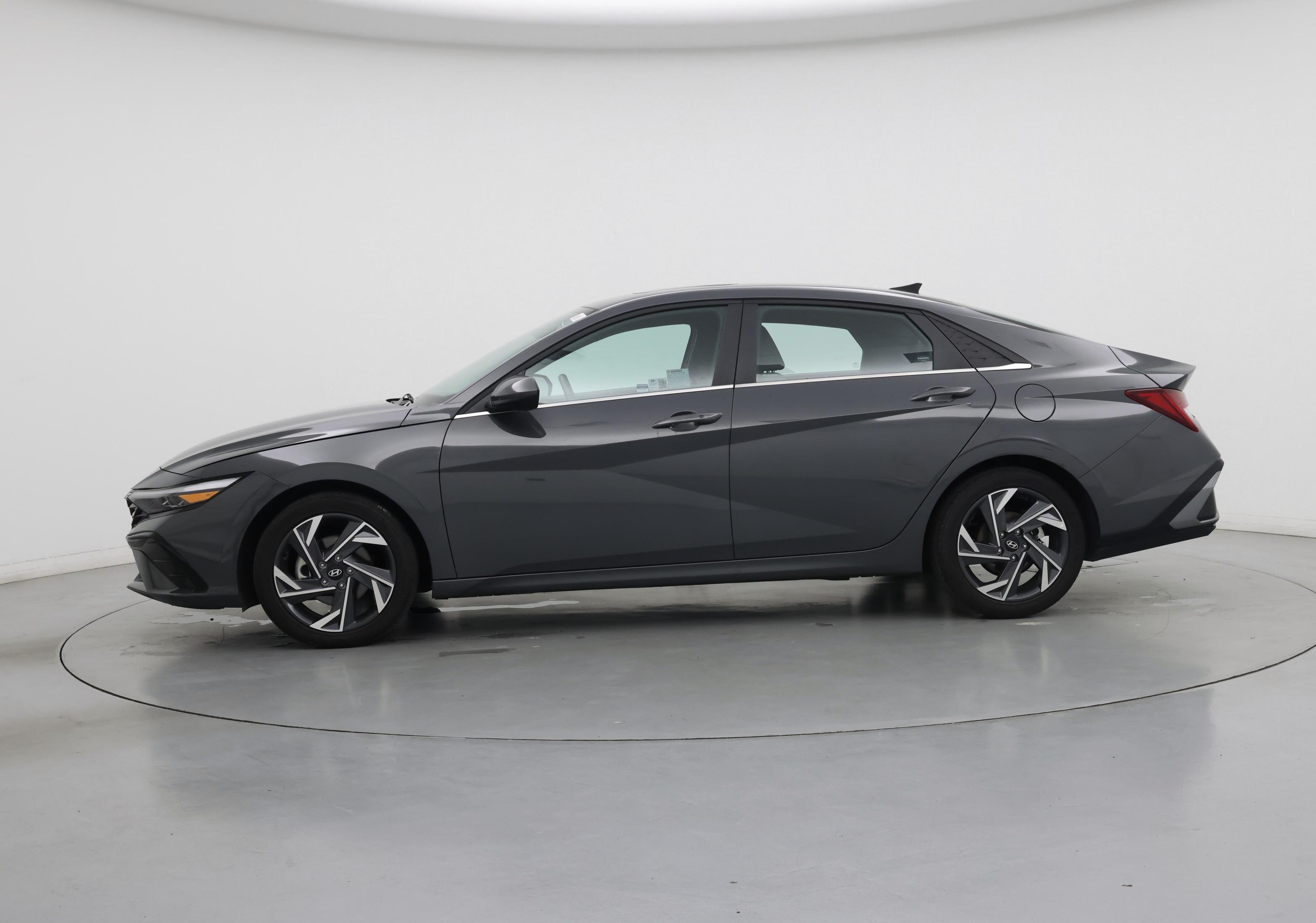 Thumbnail: 2024 Hyundai Elantra - 3