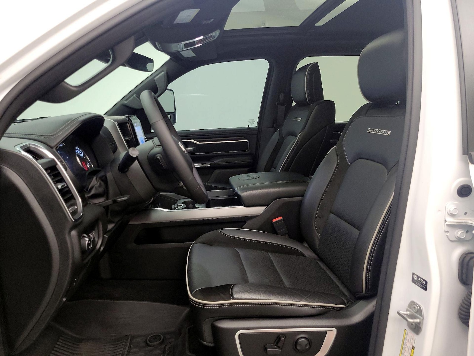 2025 RAM Ram 1500 Pickup Laramie - Photo 12