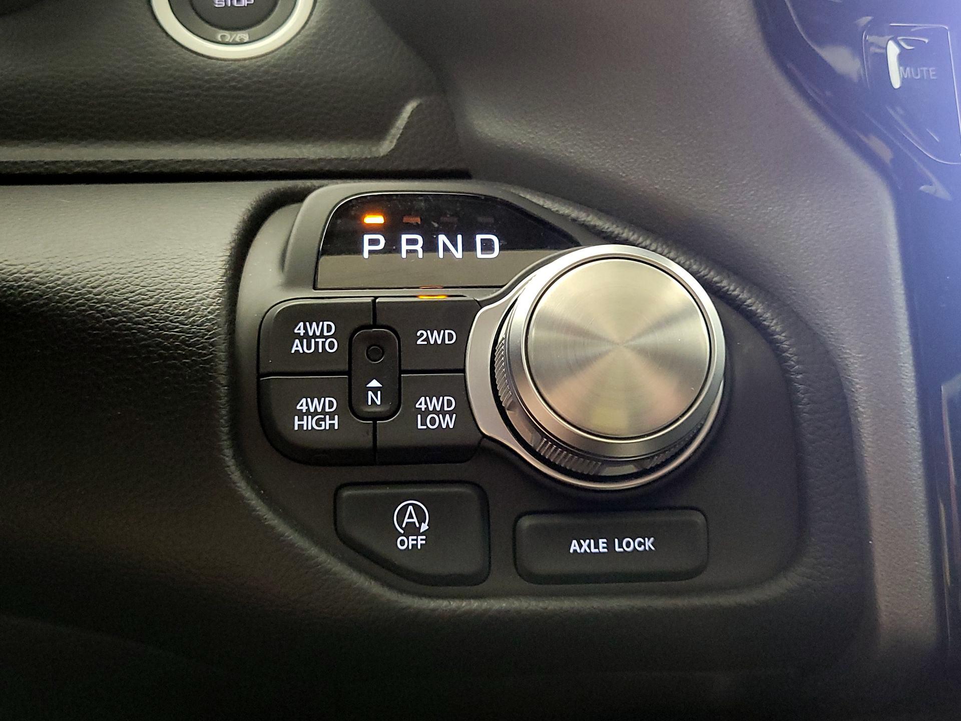 Thumbnail: 2025 RAM 1500 - 18