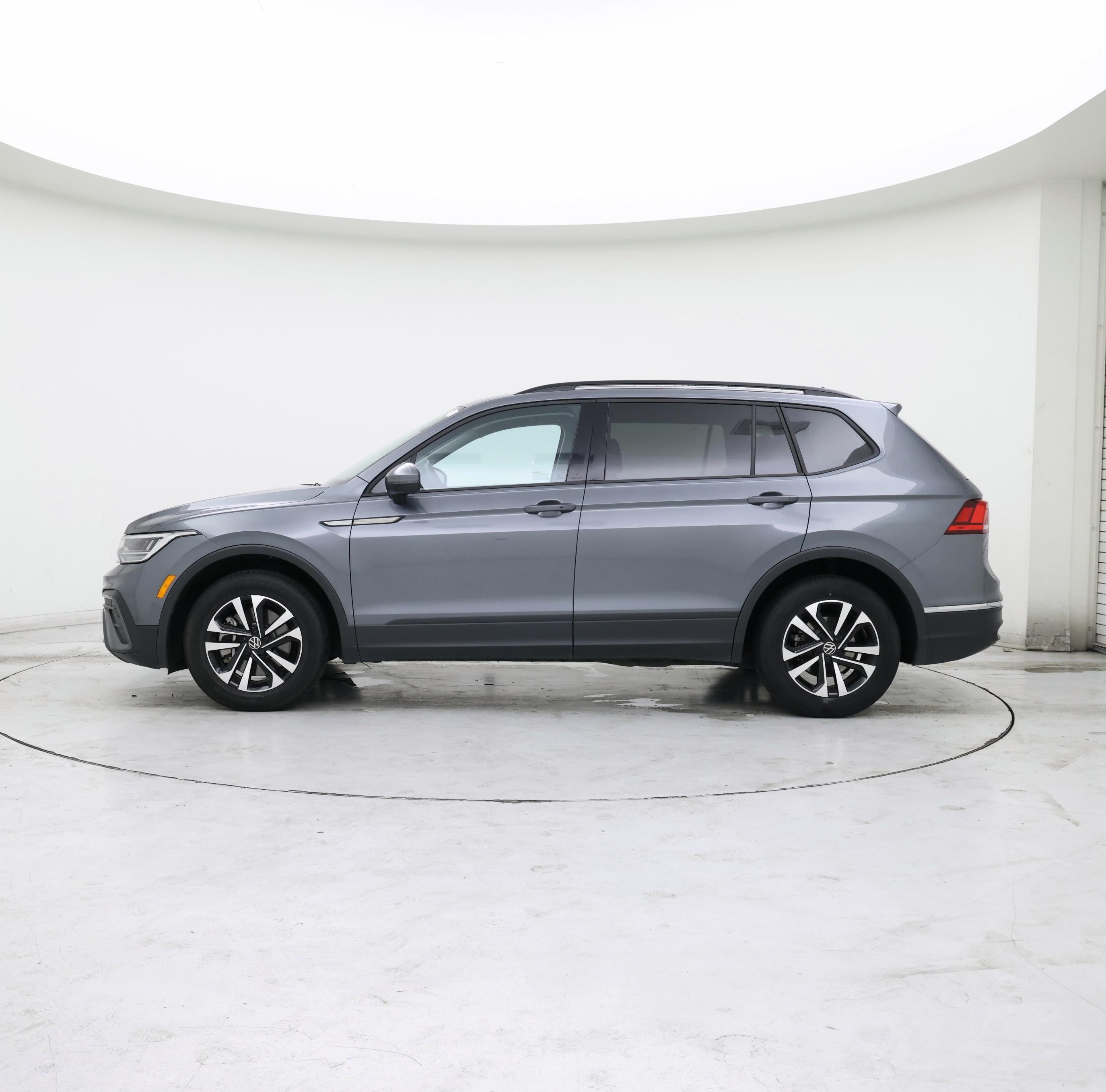 Thumbnail: 2023 Volkswagen Tiguan - 3