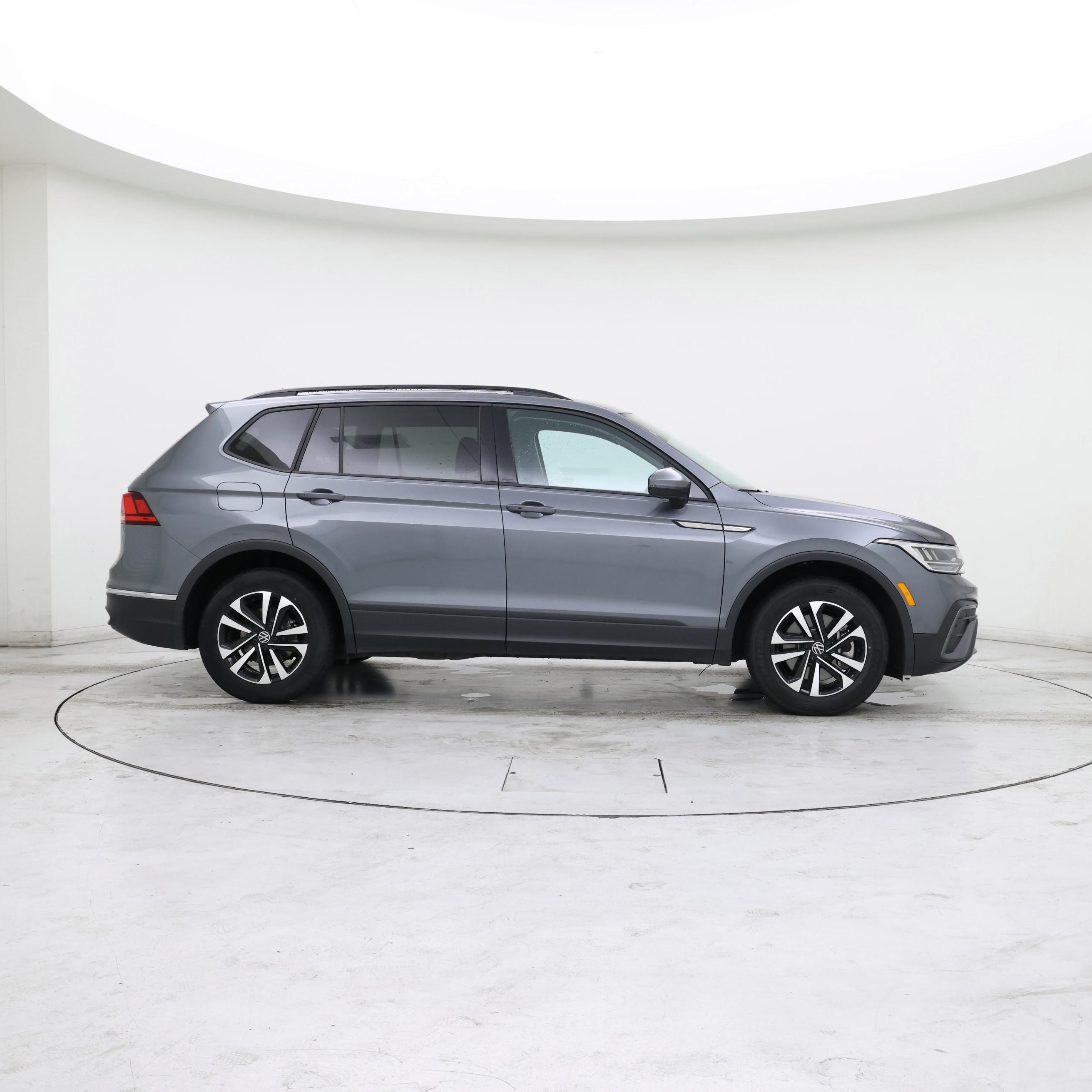 Thumbnail: 2023 Volkswagen Tiguan - 7