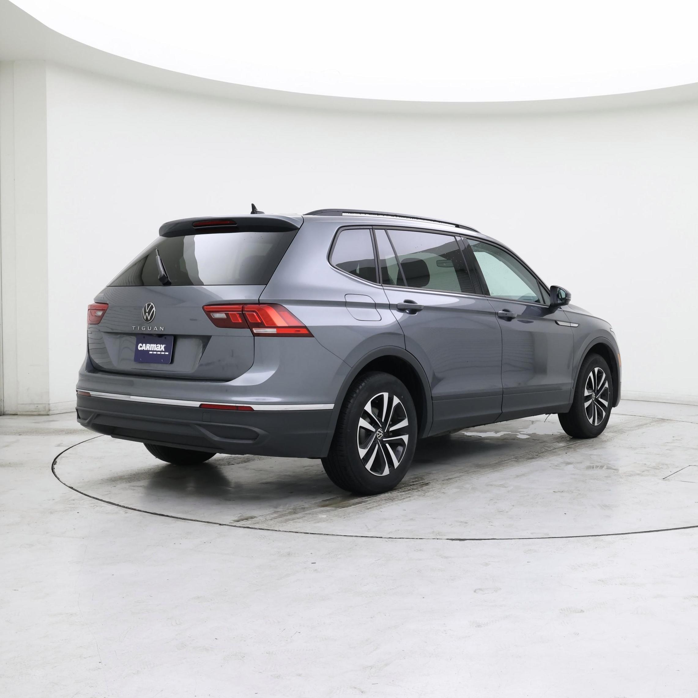 Thumbnail: 2023 Volkswagen Tiguan - 8