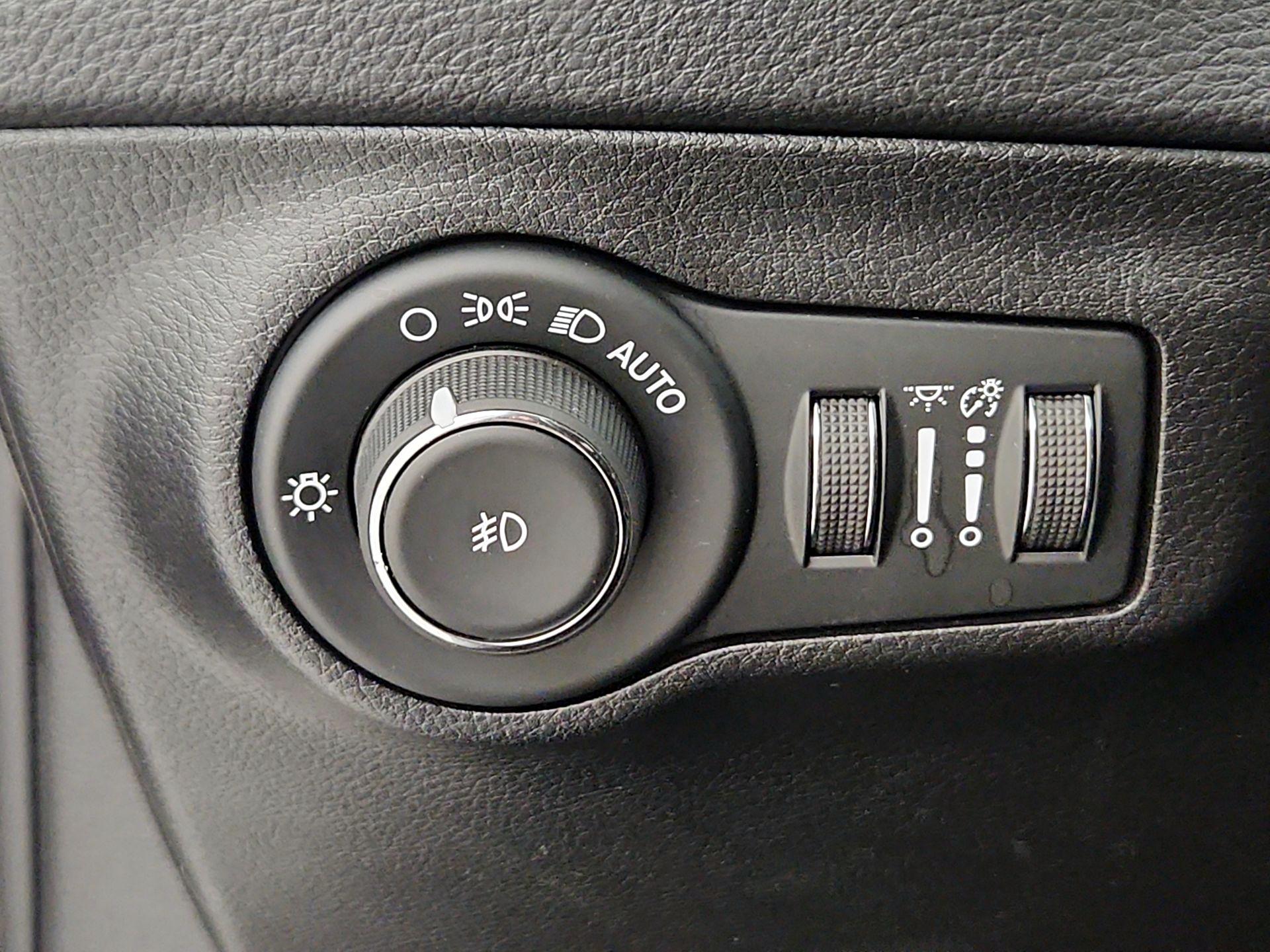 Thumbnail: 2019 Jeep Compass - 13
