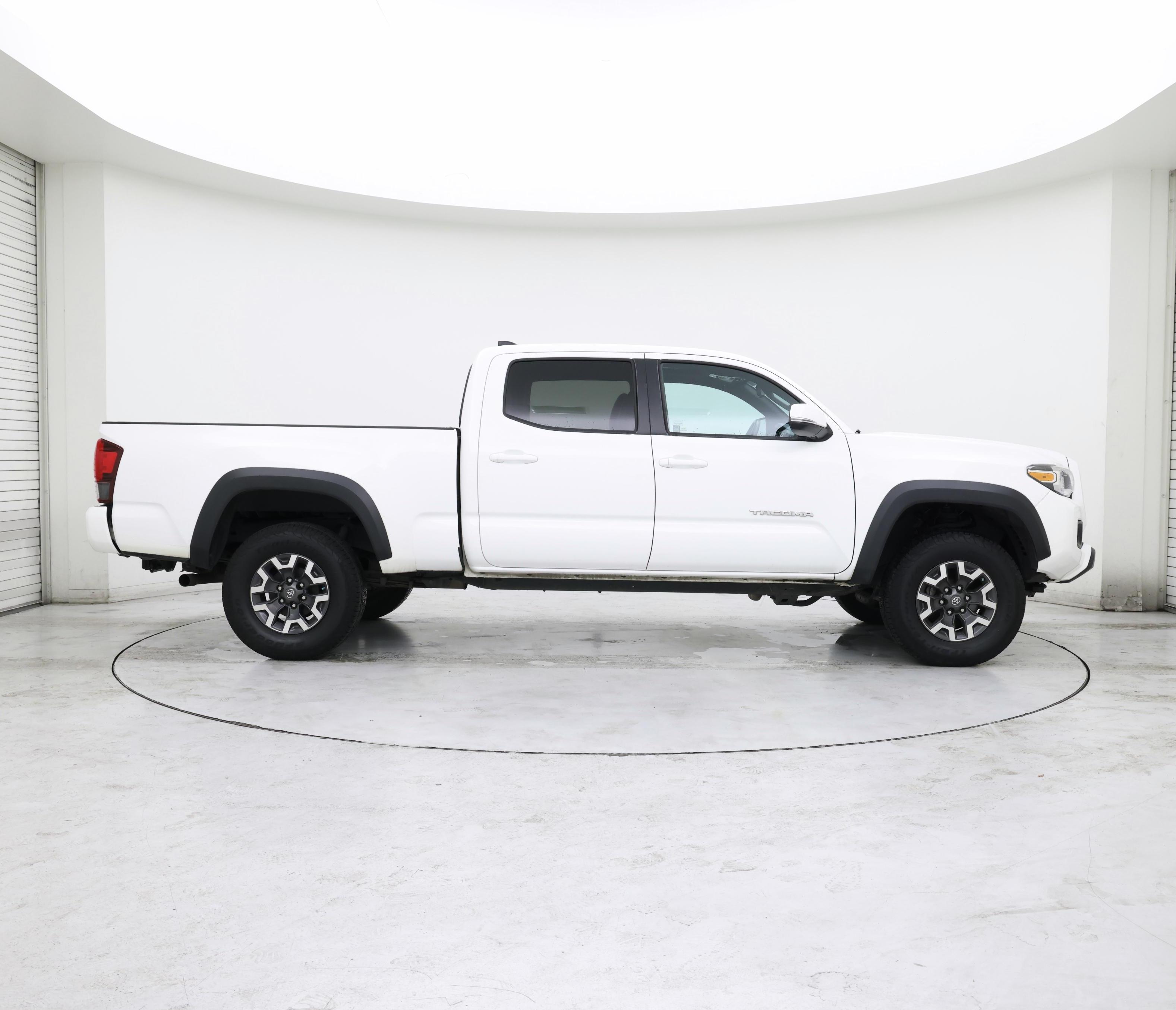 Thumbnail: 2018 Toyota Tacoma - 7
