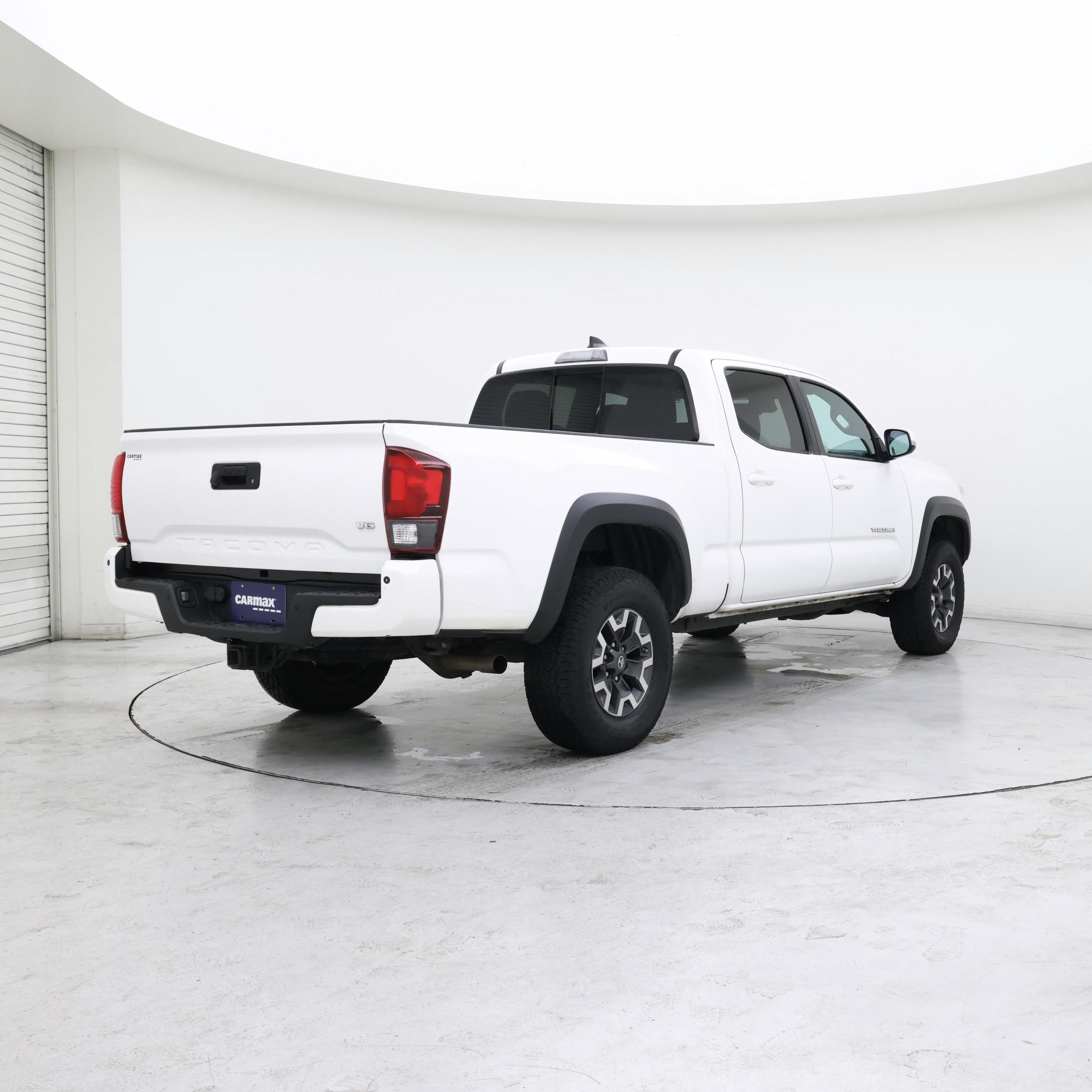 Thumbnail: 2018 Toyota Tacoma - 8