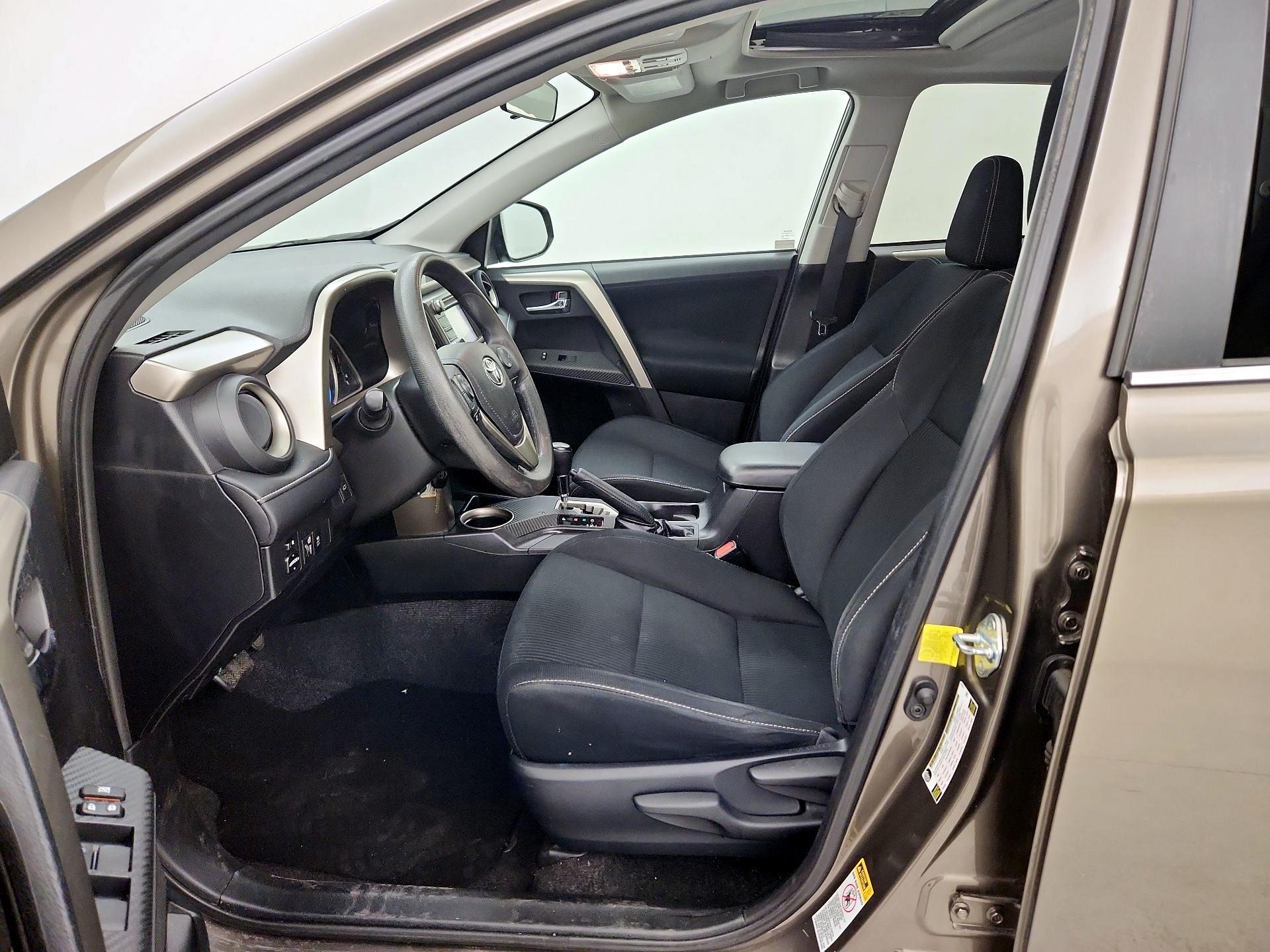 Thumbnail: 2015 Toyota RAV4 - 11