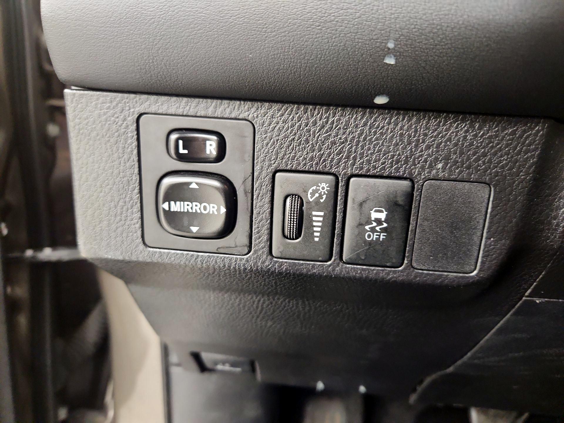 Thumbnail: 2015 Toyota RAV4 - 13