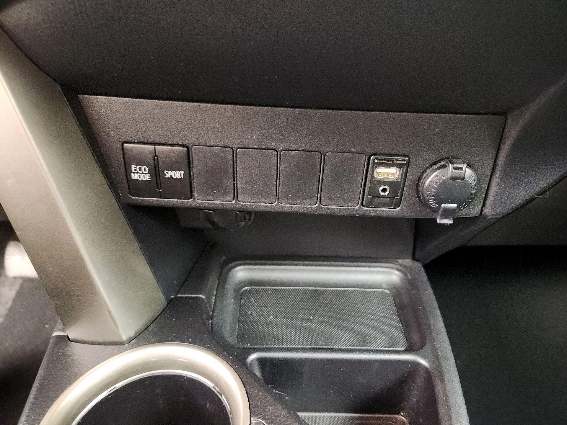Thumbnail: 2015 Toyota RAV4 - 19