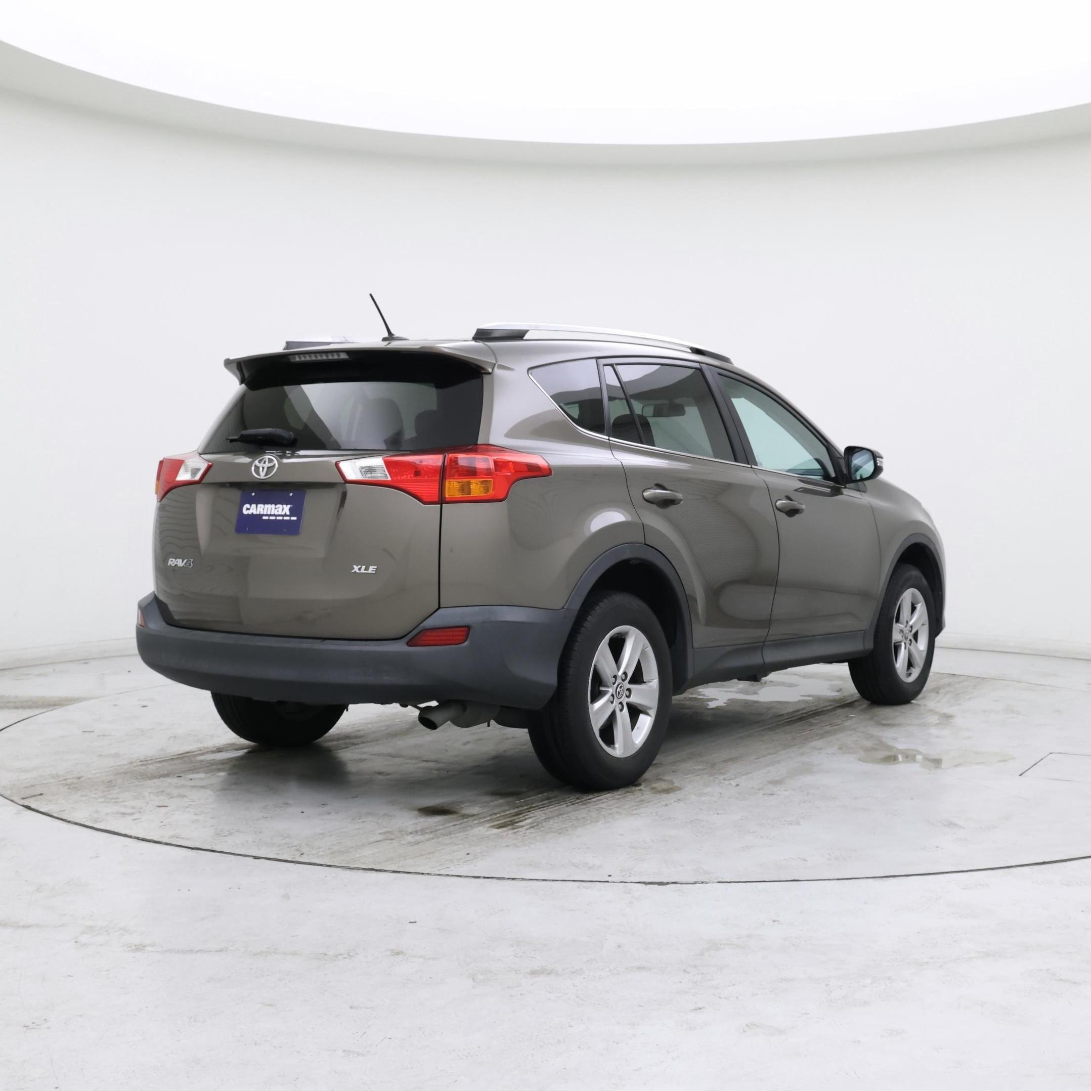 Thumbnail: 2015 Toyota RAV4 - 8