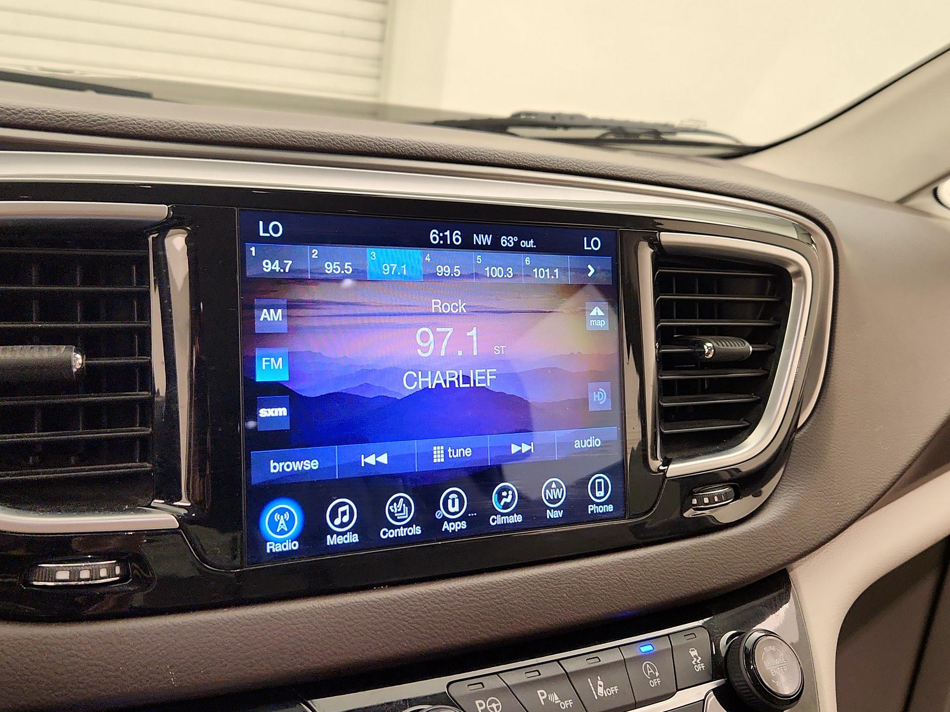 Thumbnail: 2017 Chrysler Pacifica - 16