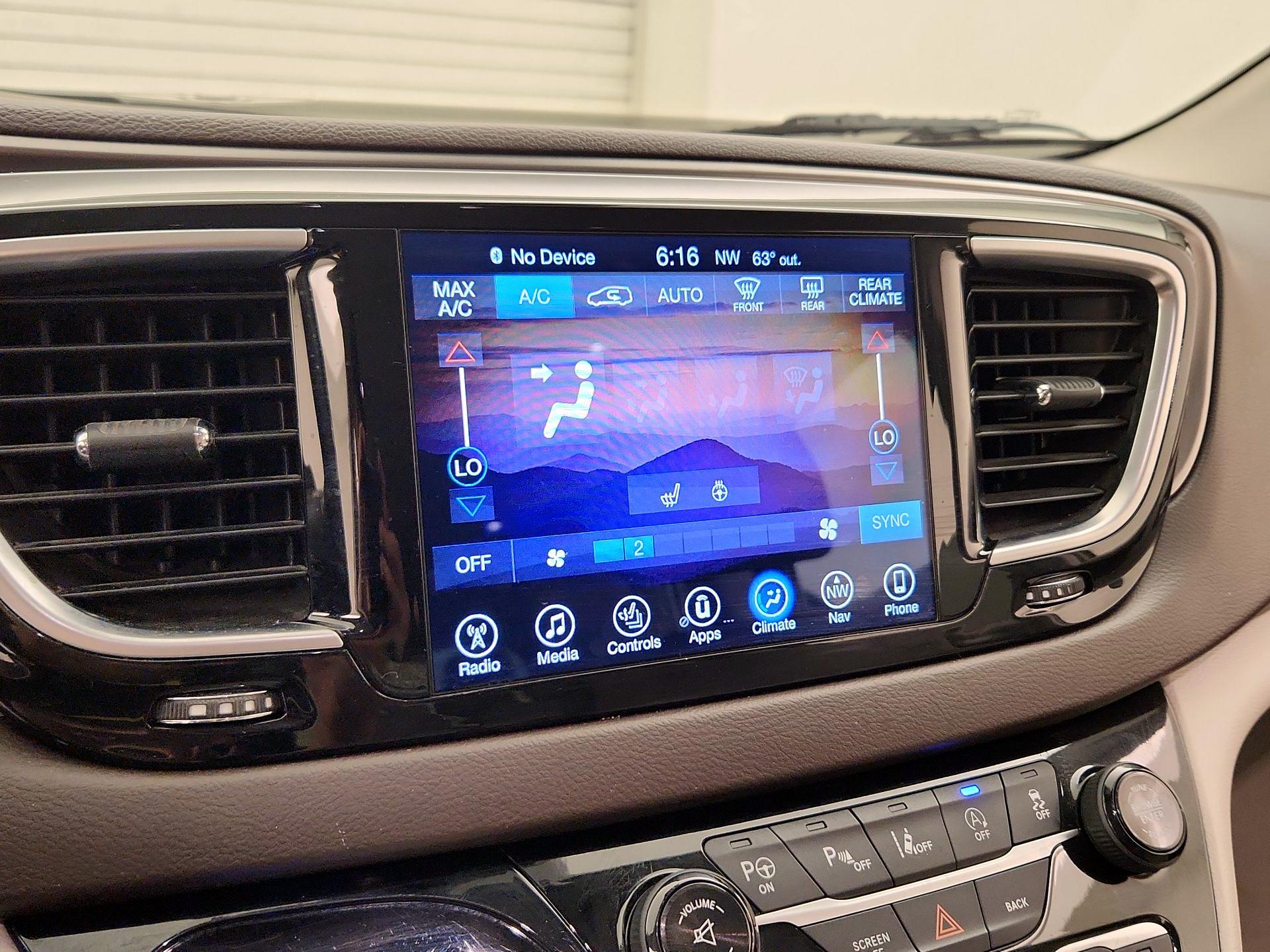 Thumbnail: 2017 Chrysler Pacifica - 17
