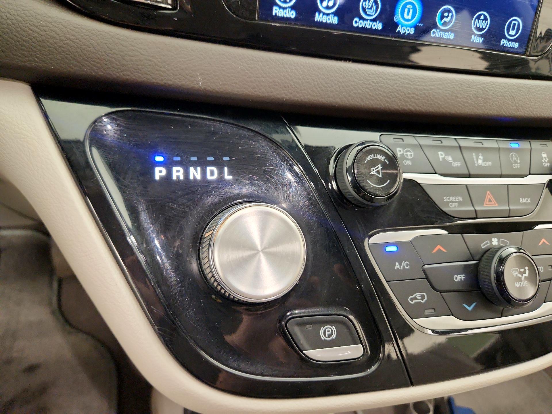 Thumbnail: 2017 Chrysler Pacifica - 18