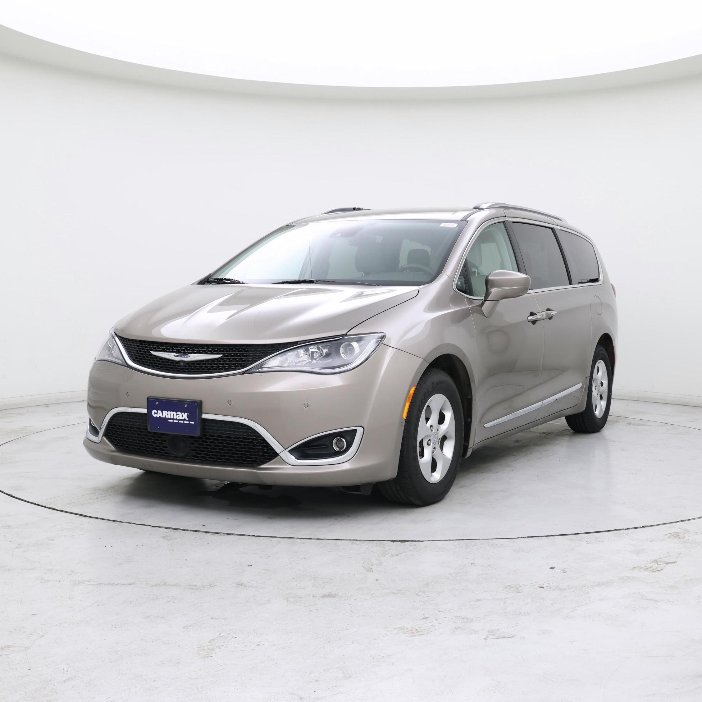 Thumbnail: 2017 Chrysler Pacifica - 4