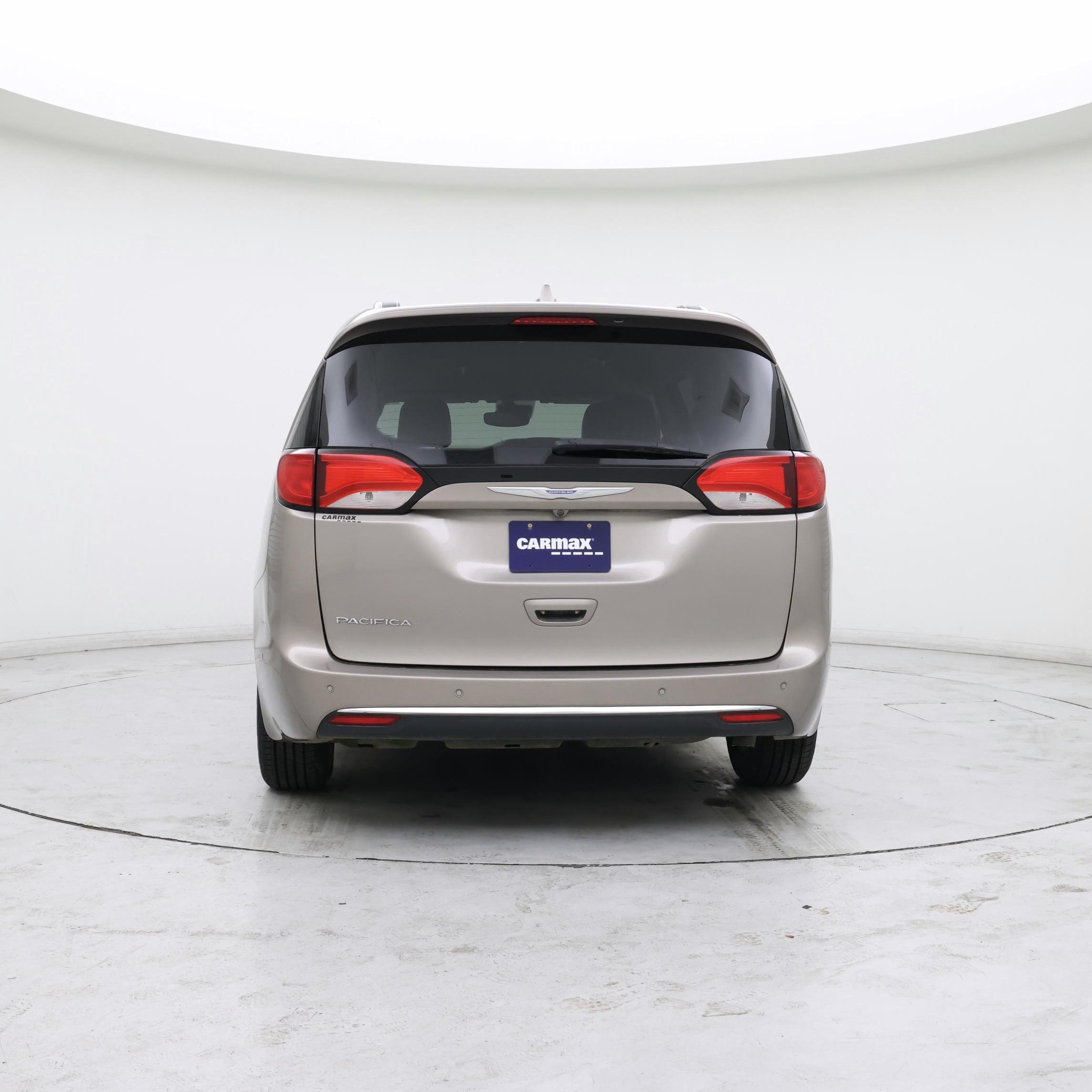 Thumbnail: 2017 Chrysler Pacifica - 6