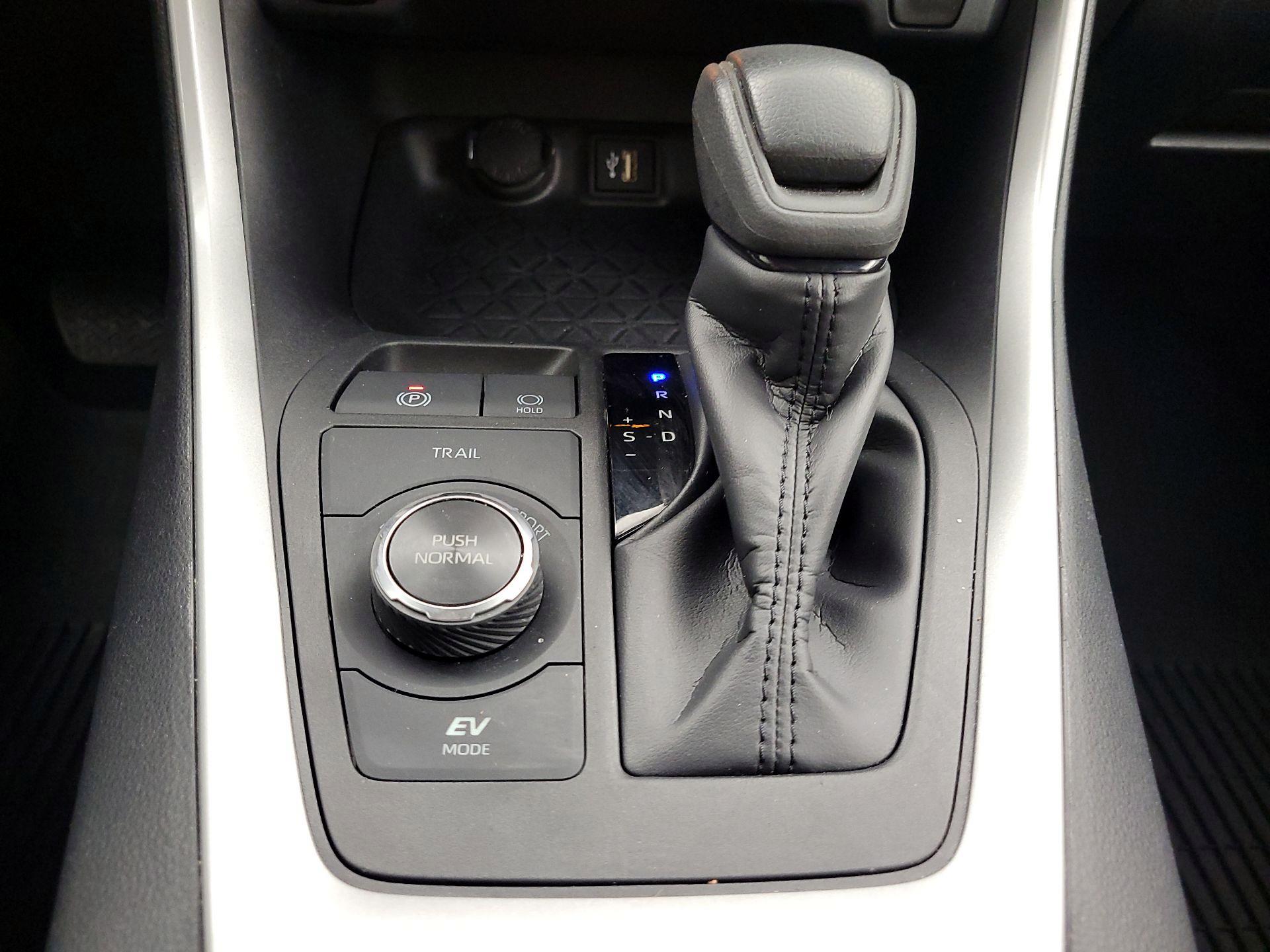 Thumbnail: 2024 Toyota RAV4 - 18