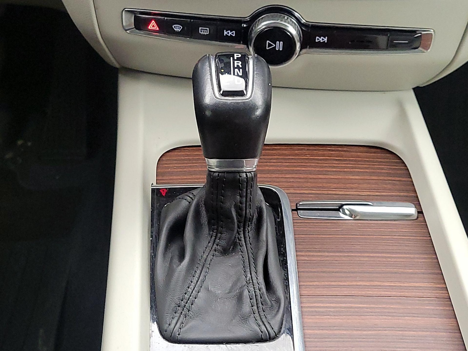 2021 Volvo S60 Momentum - Photo 19