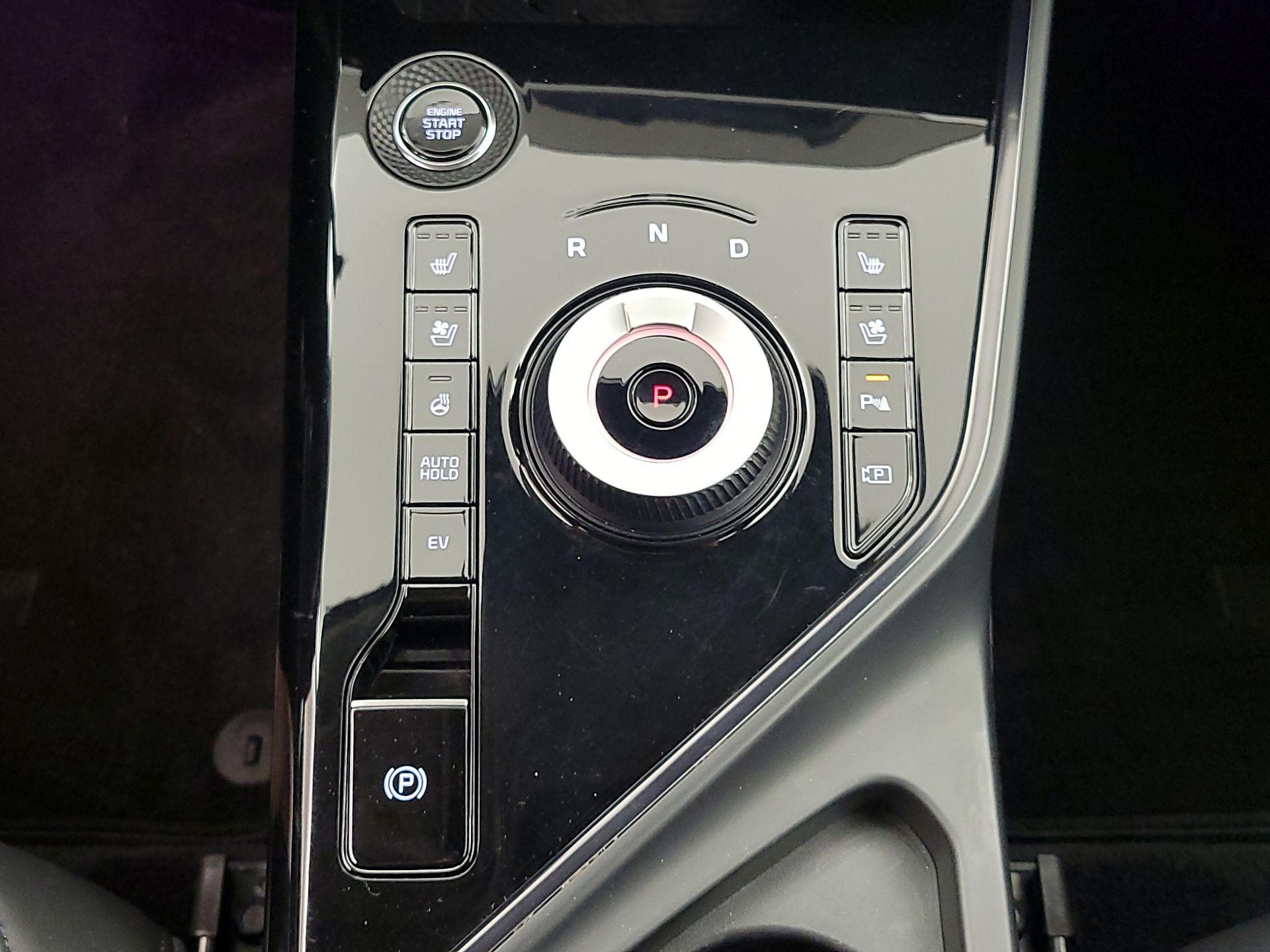 Thumbnail: 2025 Kia Niro - 18