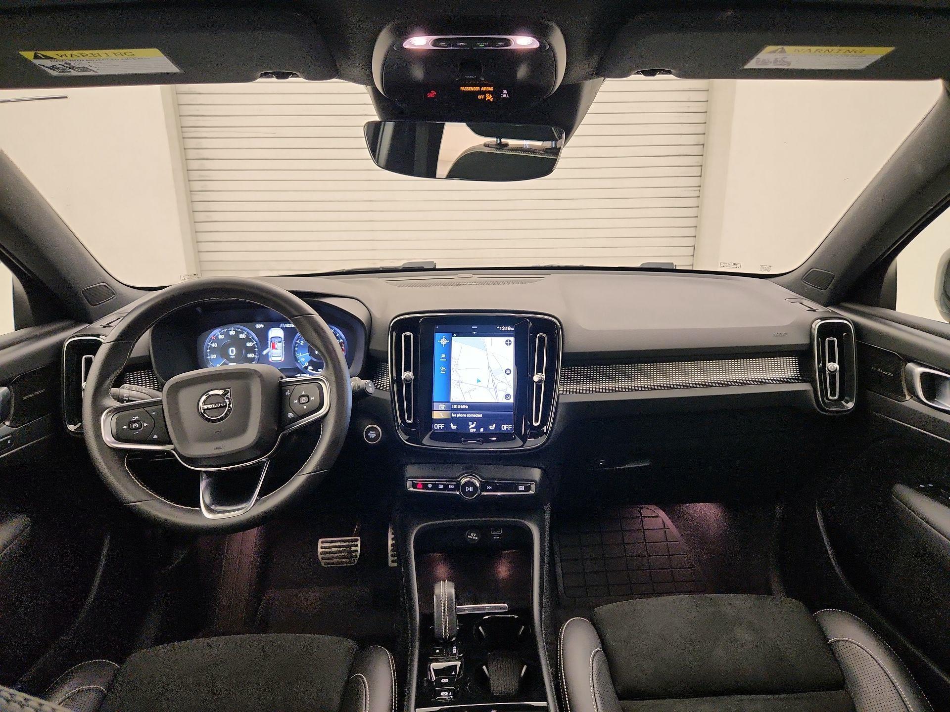 Thumbnail: 2021 Volvo XC40 - 9