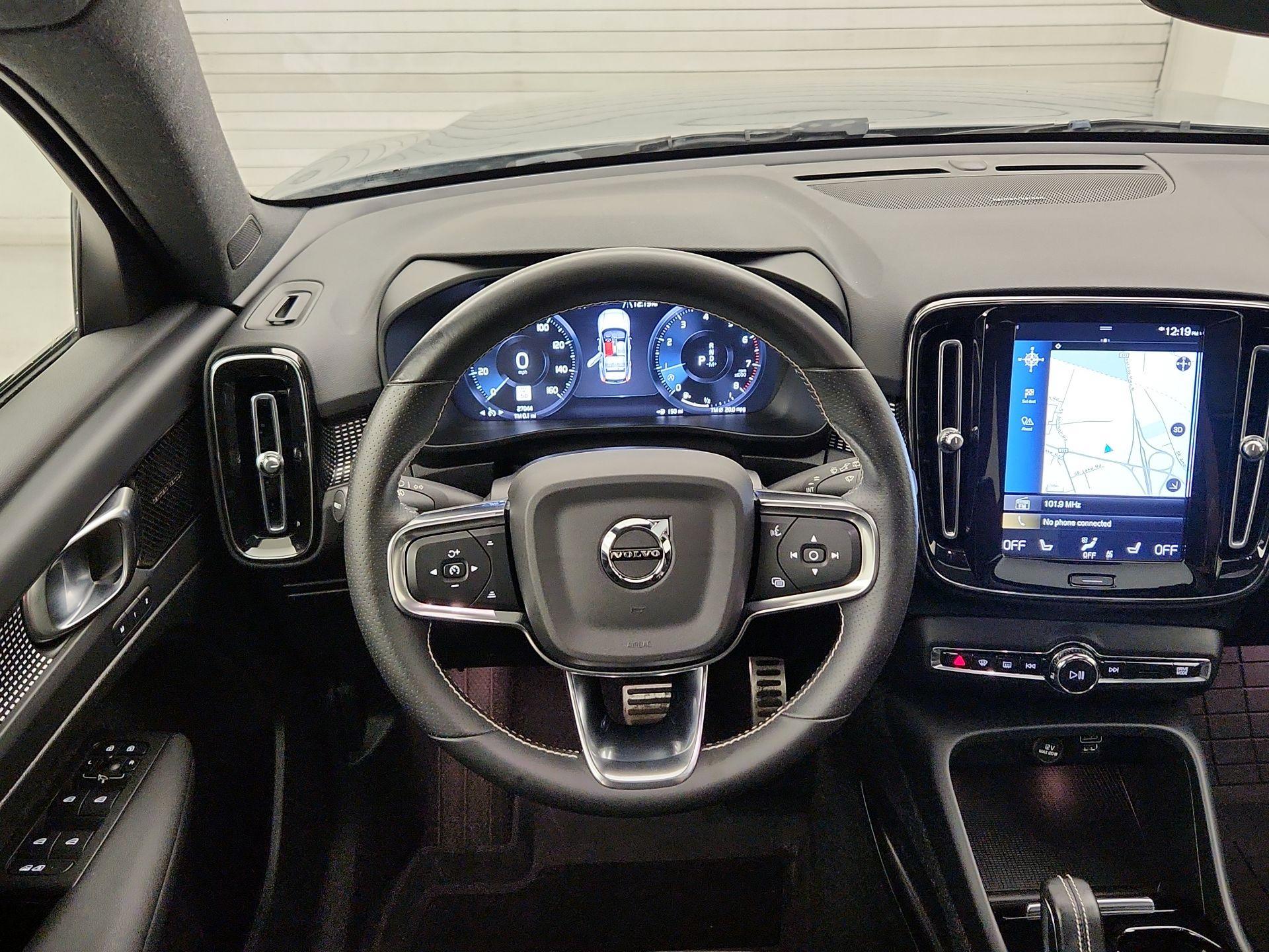 Thumbnail: 2021 Volvo XC40 - 10