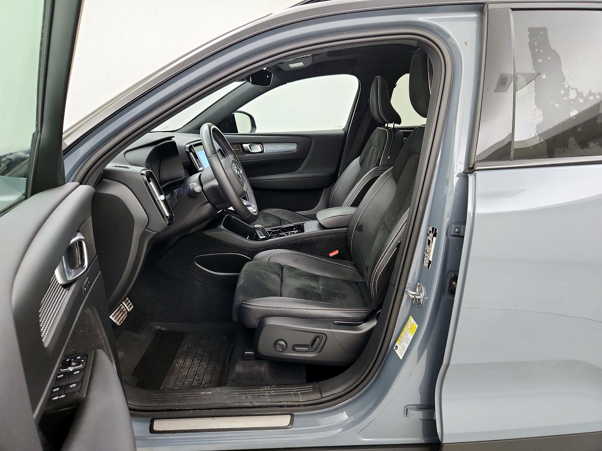 Thumbnail: 2021 Volvo XC40 - 11