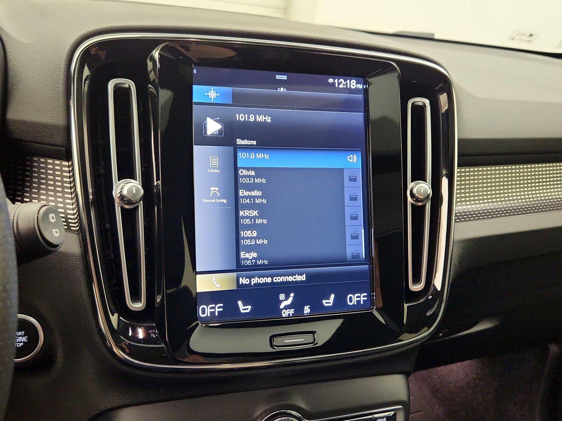 Thumbnail: 2021 Volvo XC40 - 16