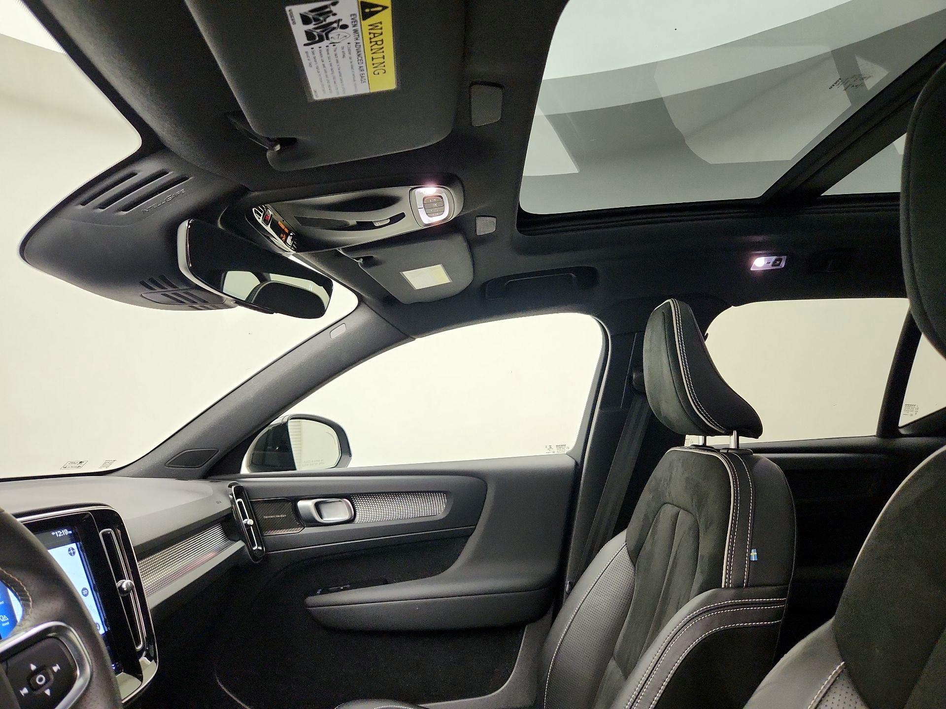 Thumbnail: 2021 Volvo XC40 - 20