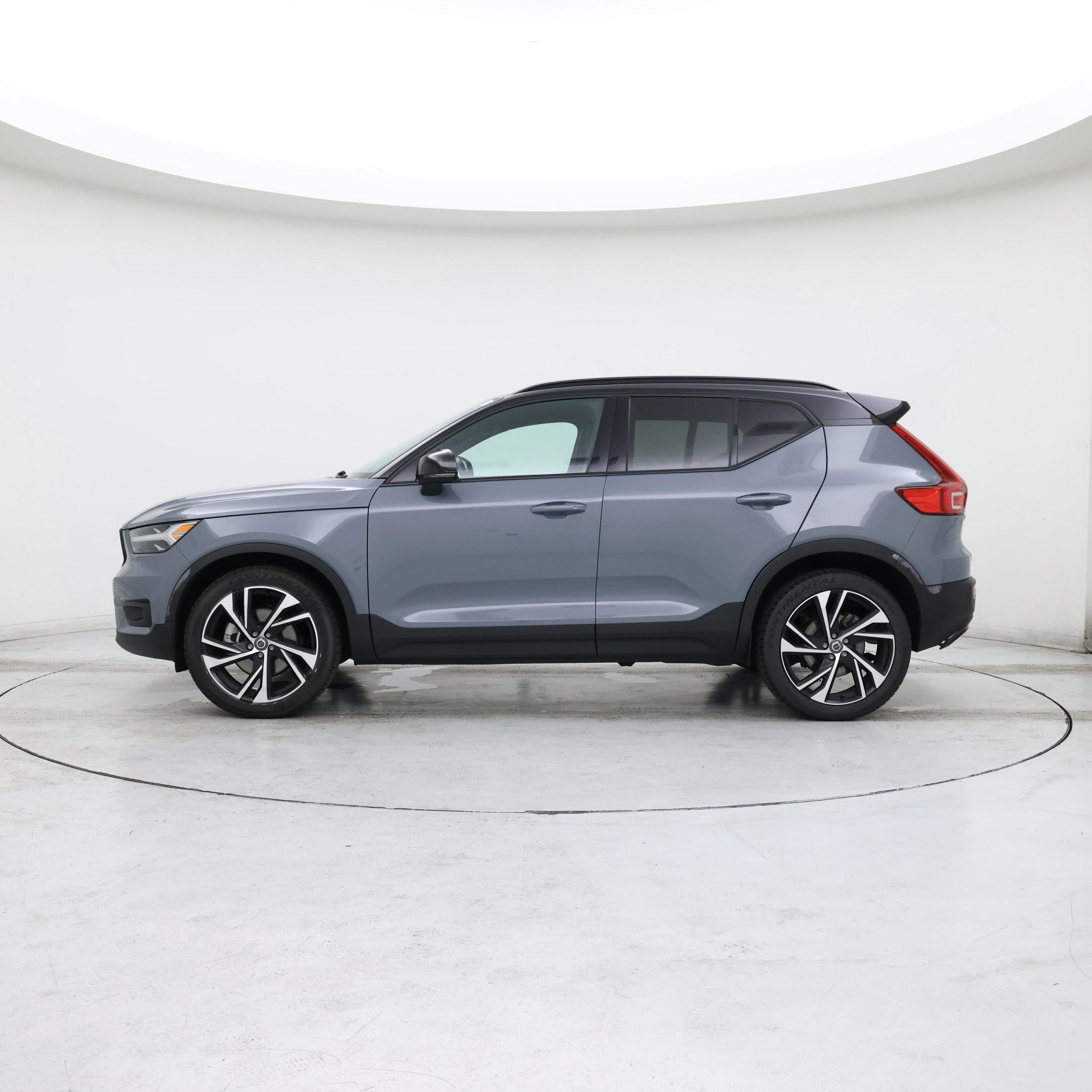 Thumbnail: 2021 Volvo XC40 - 3
