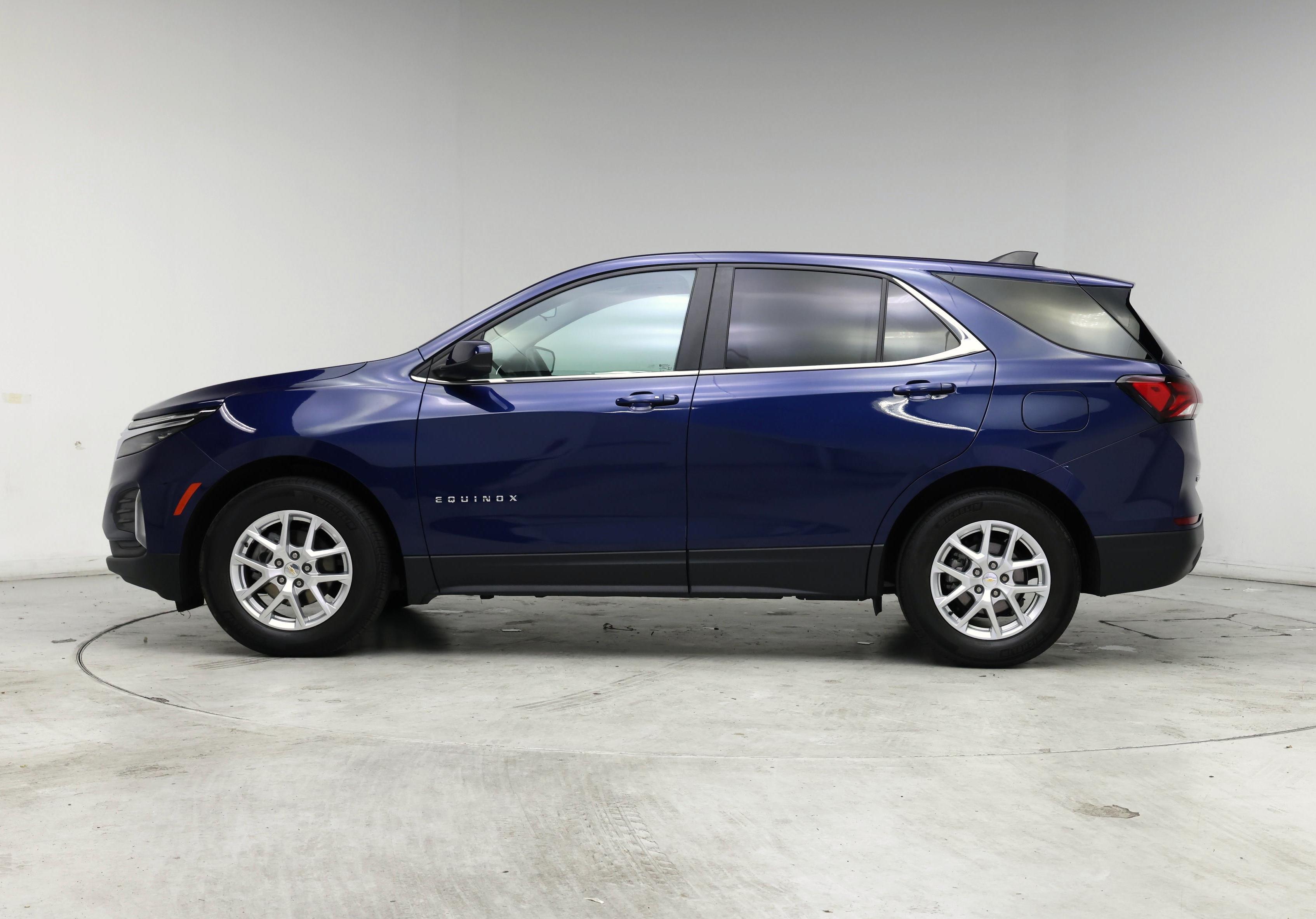 Thumbnail: 2022 Chevrolet Equinox - 3