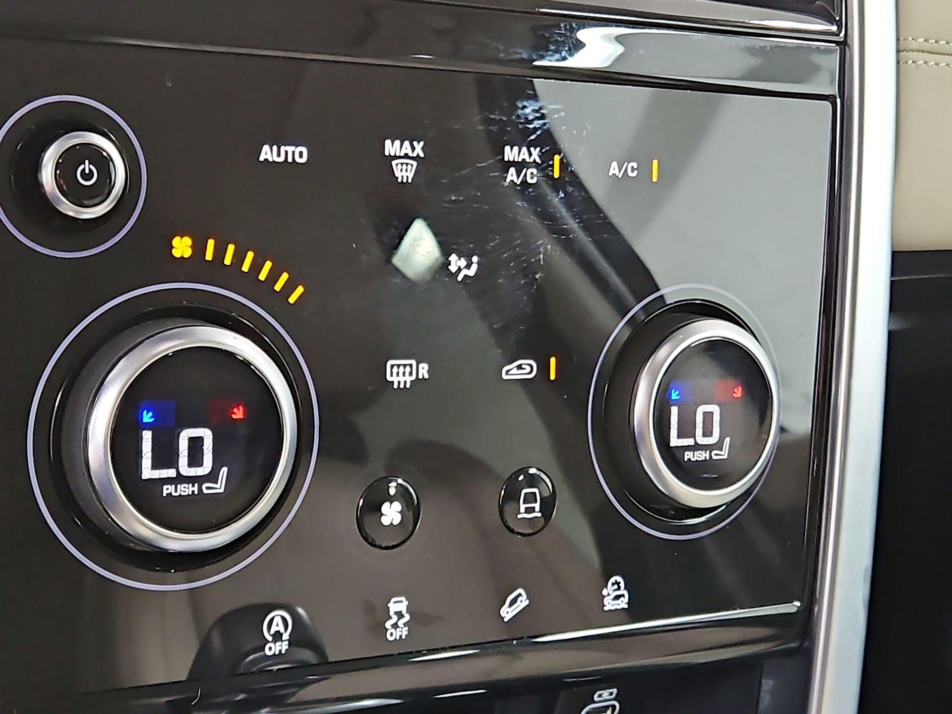 Thumbnail: 2021 Land Rover Discovery Sport - 16