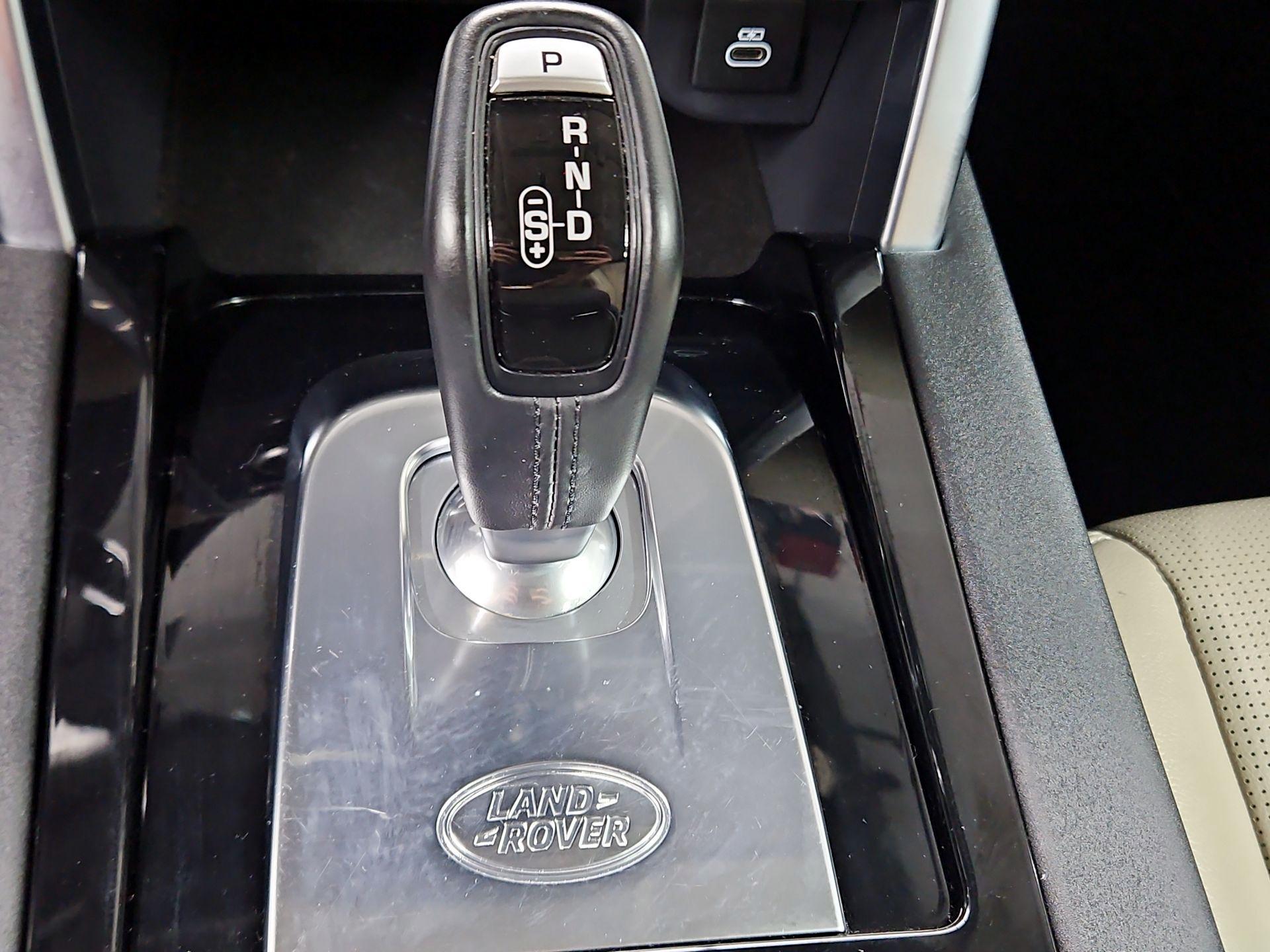 Thumbnail: 2021 Land Rover Discovery Sport - 17