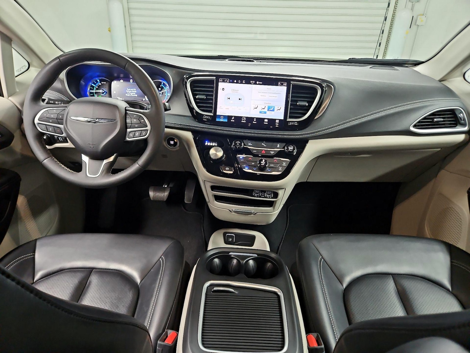 2023 Chrysler Pacifica Hybrid Touring L - Photo 10