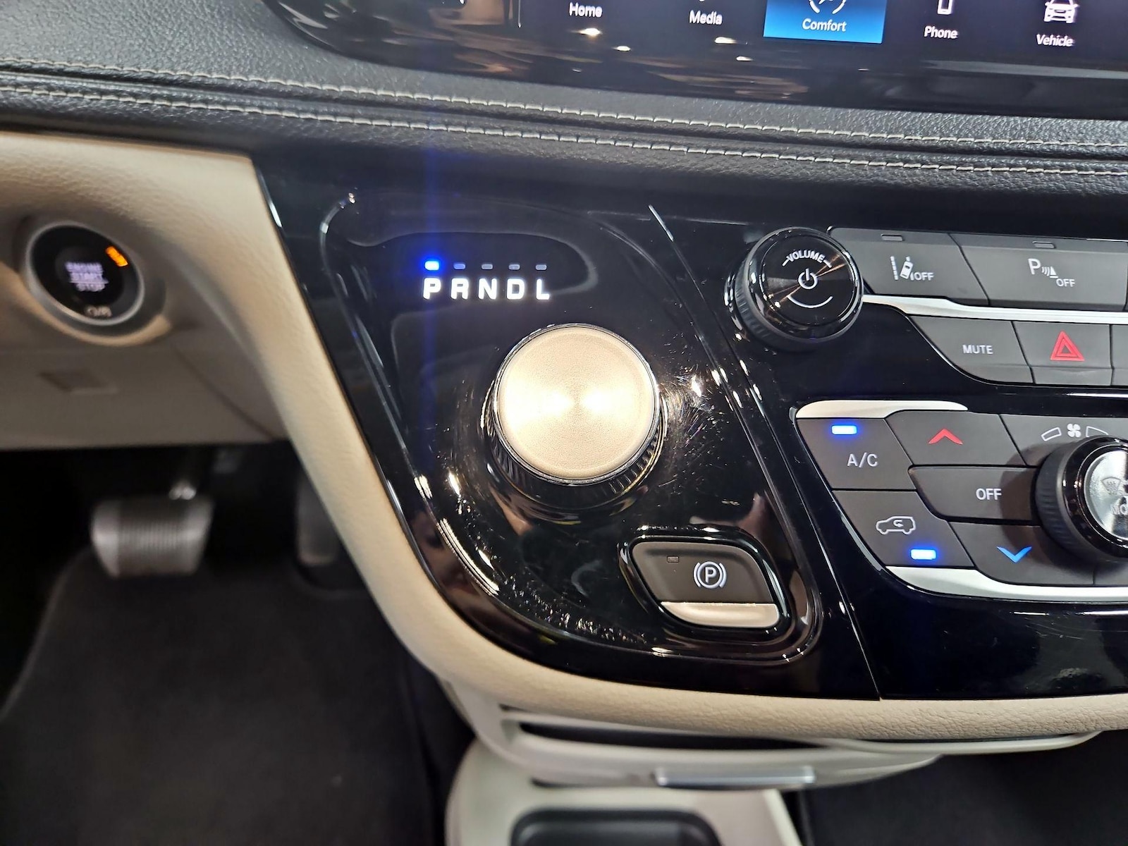 2023 Chrysler Pacifica Hybrid Touring L - Photo 18