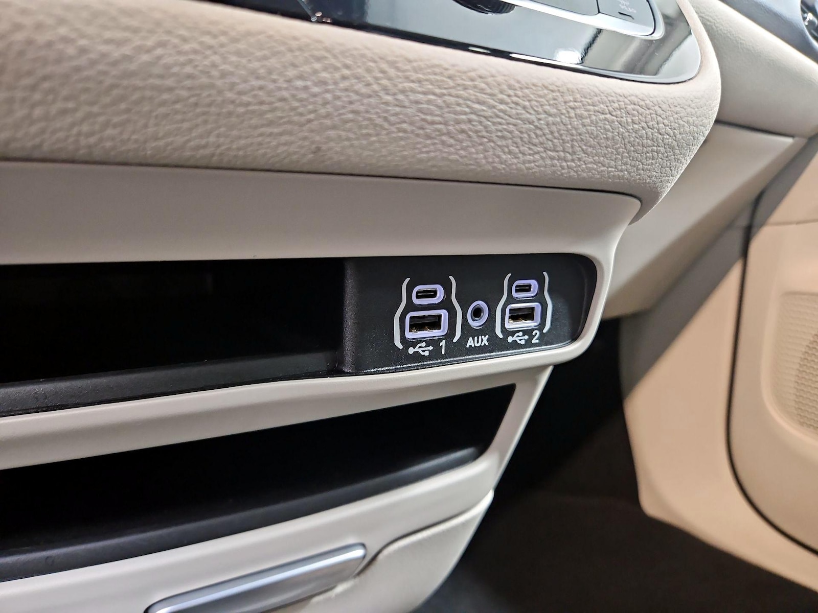 2023 Chrysler Pacifica Hybrid Touring L - Photo 19