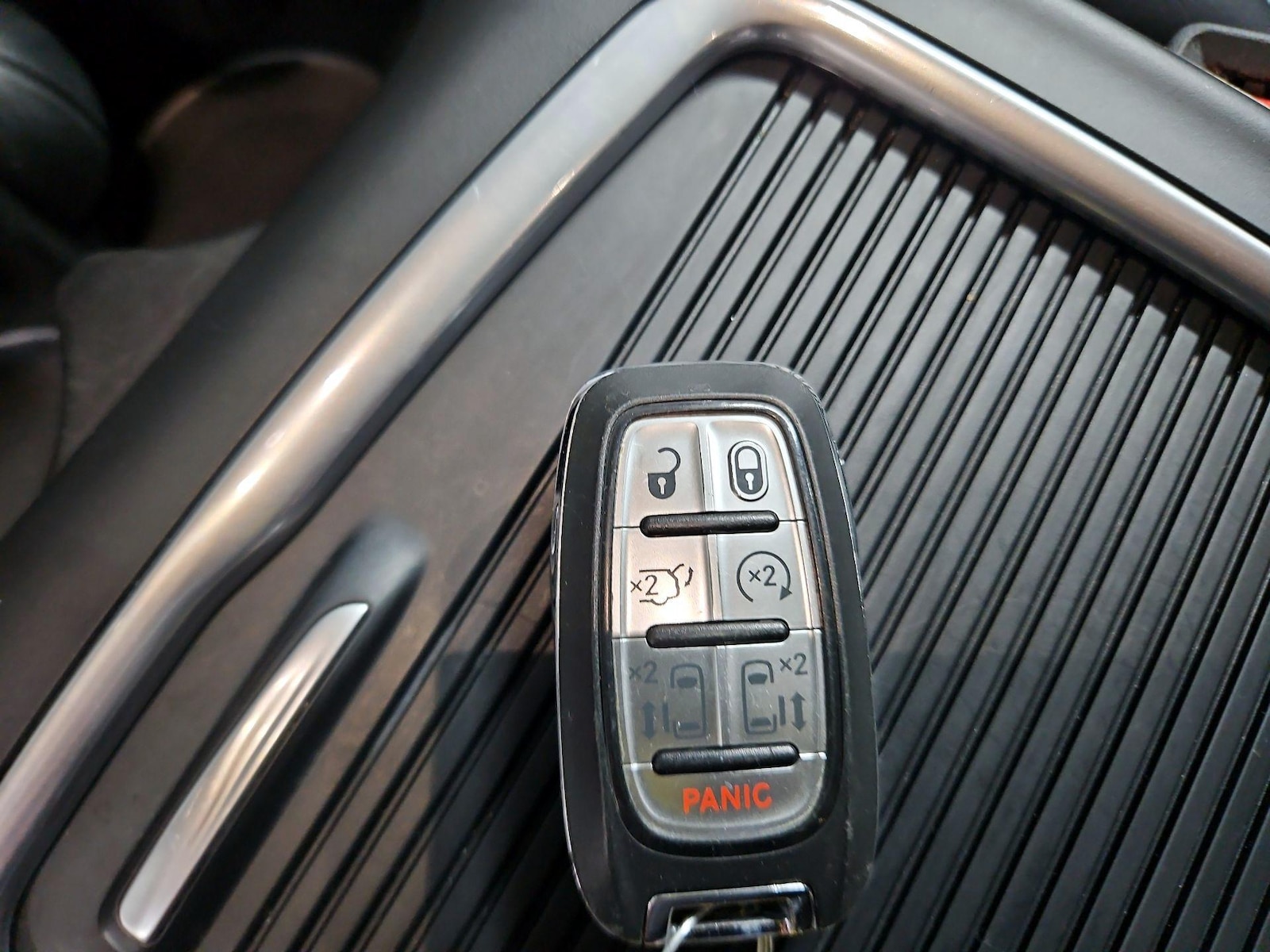 2023 Chrysler Pacifica Hybrid Touring L - Photo 25